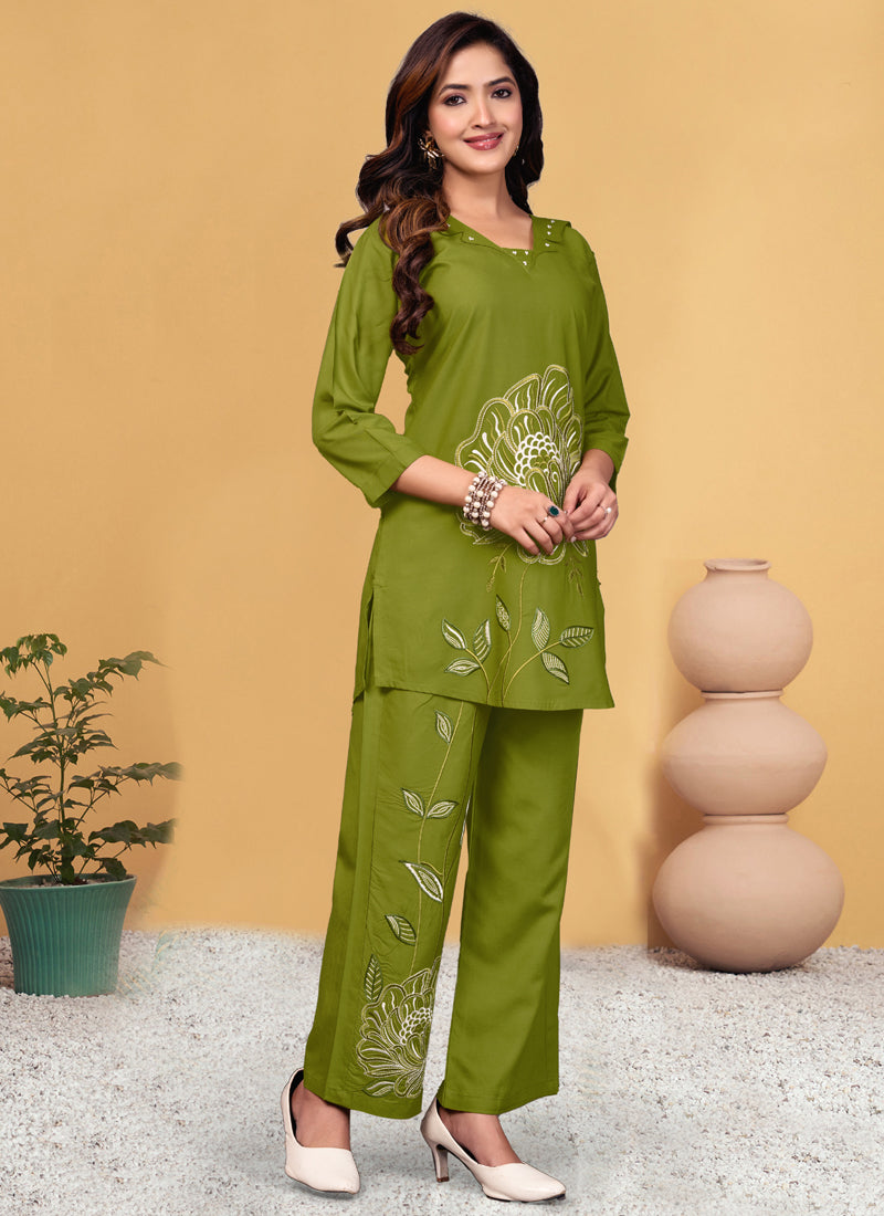 Parrot Green Viscose Rayon Co-Ords Set with Embroidery Work