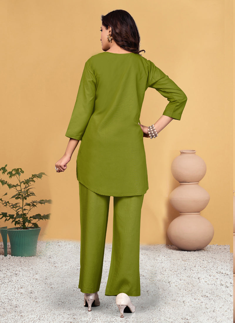 Parrot Green Viscose Rayon Co-Ords Set with Embroidery Work