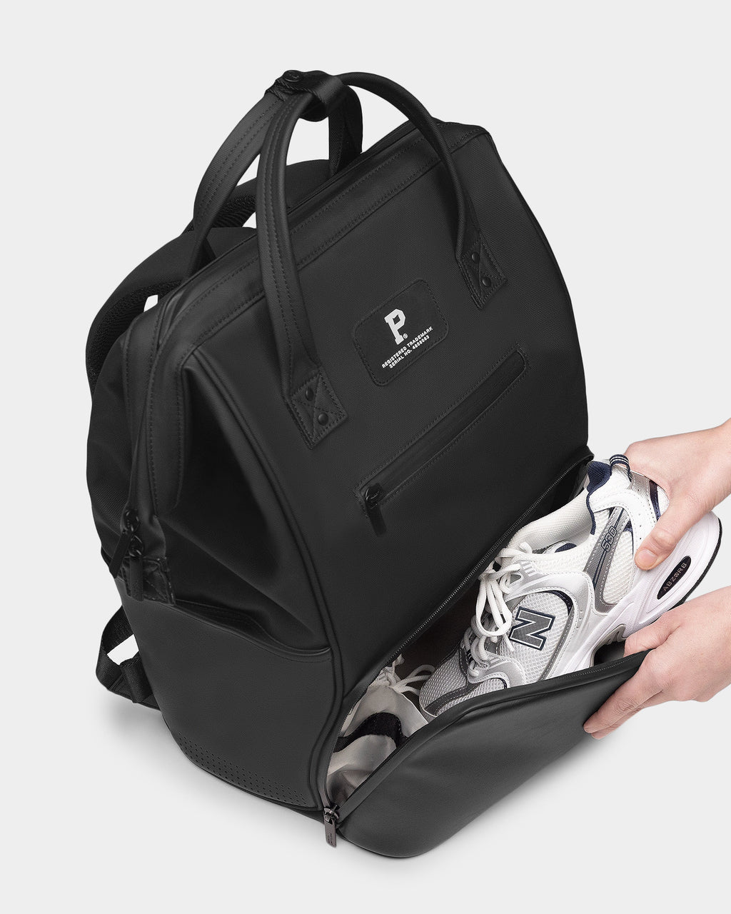 Cascade Getaway Weather-Proof Convertible Travel Backpack Black - Image 4