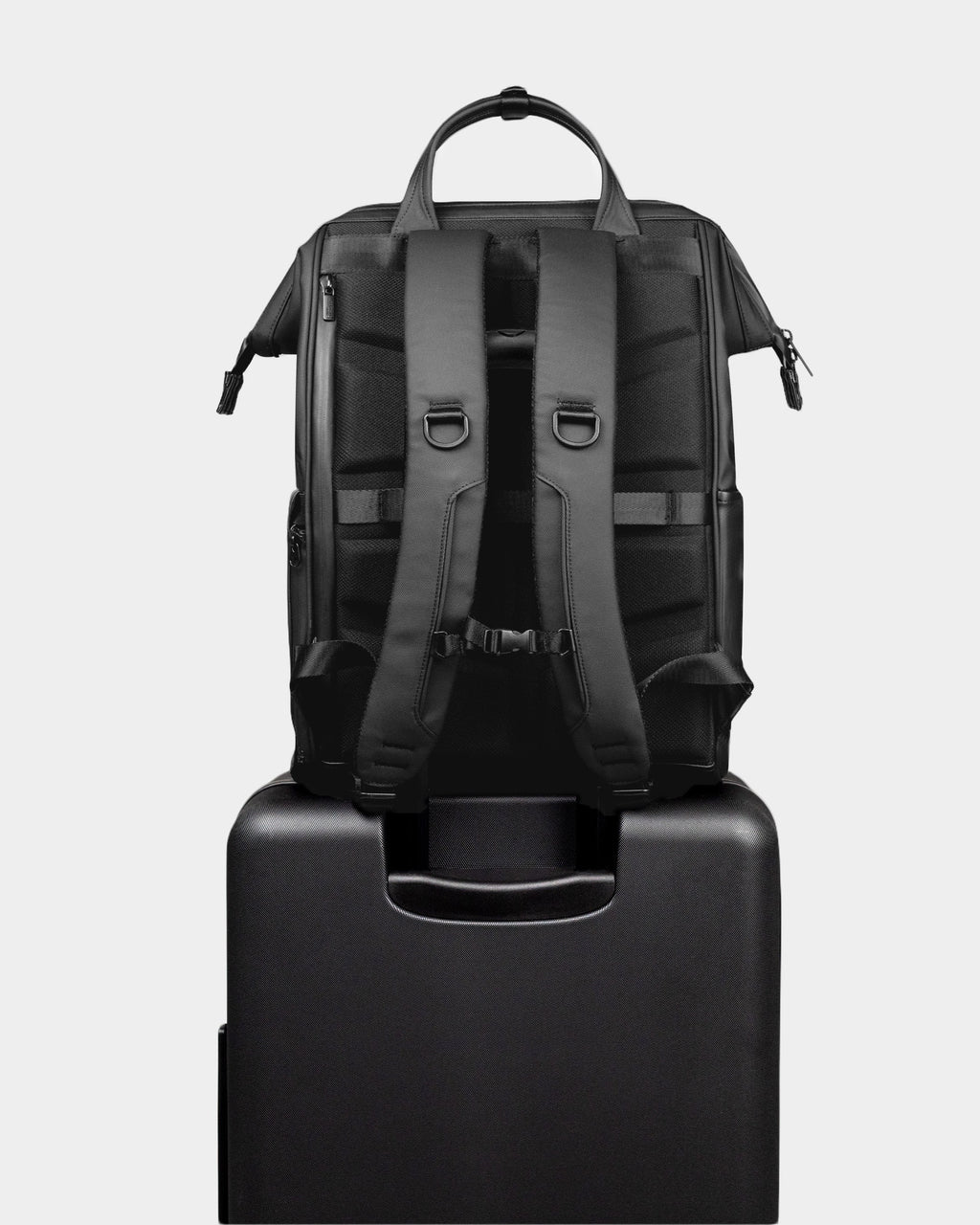 Cascade Getaway Weather-Proof Convertible Travel Backpack Black - Image 5