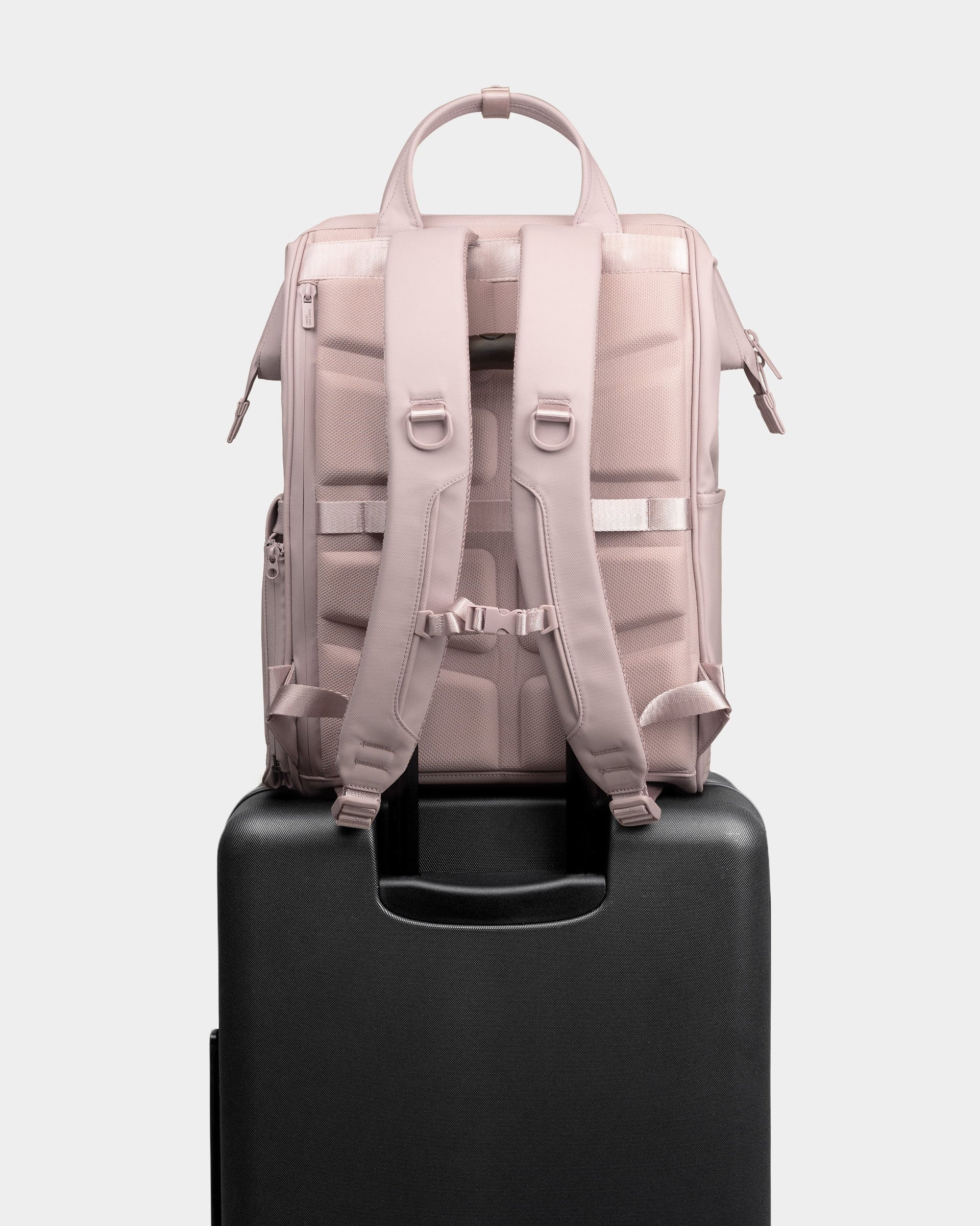 Cascade Getaway Weather-Proof Convertible Travel Backpack Black - Image 14