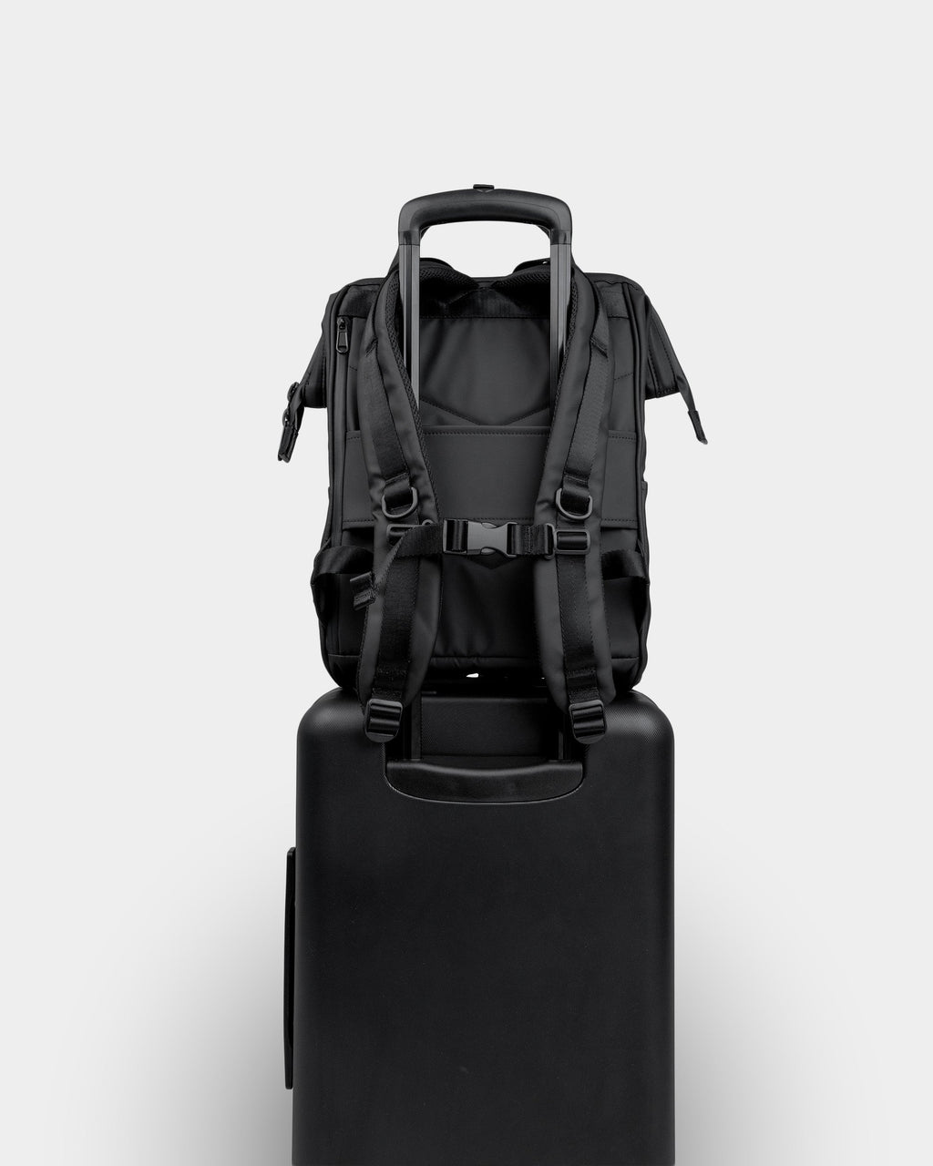 Cascade Standard Backpack – Modern Weather-Proof Travel Daypack