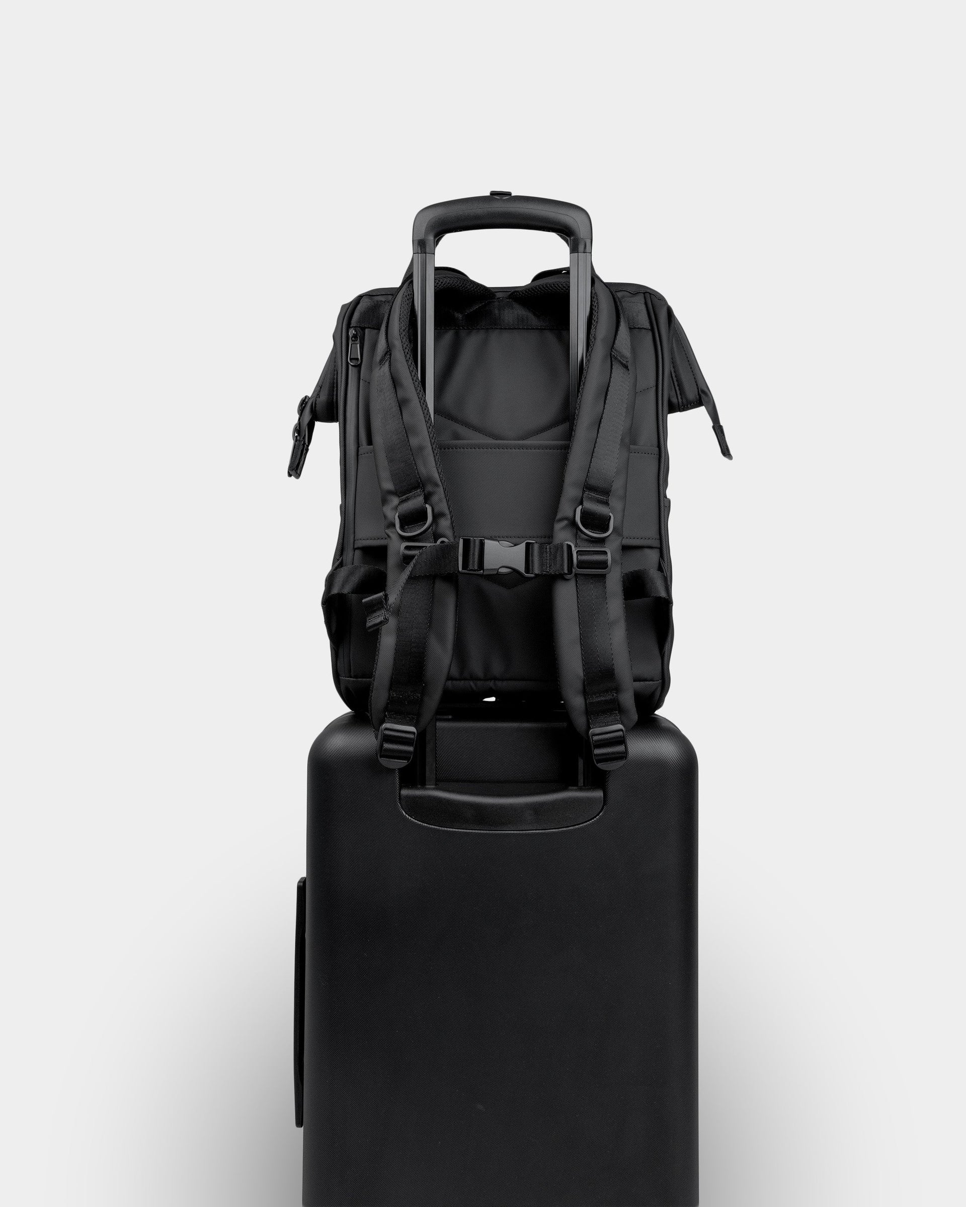 Cascade Standard Backpack – Modern Weather-Proof Travel Daypack