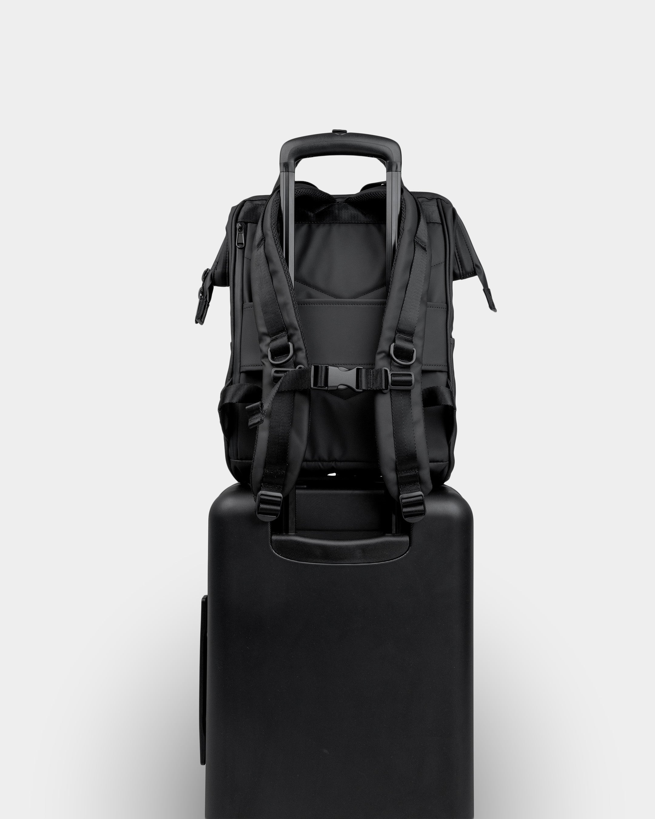 Cascade Standard Backpack – Modern Weather-Proof Travel Daypack