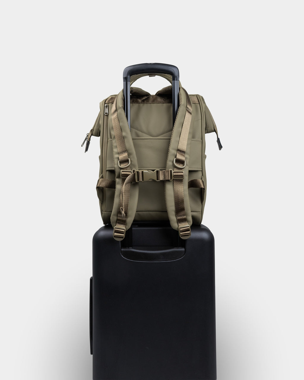 Cascade Standard Backpack – Modern Weather-Proof Travel Daypack