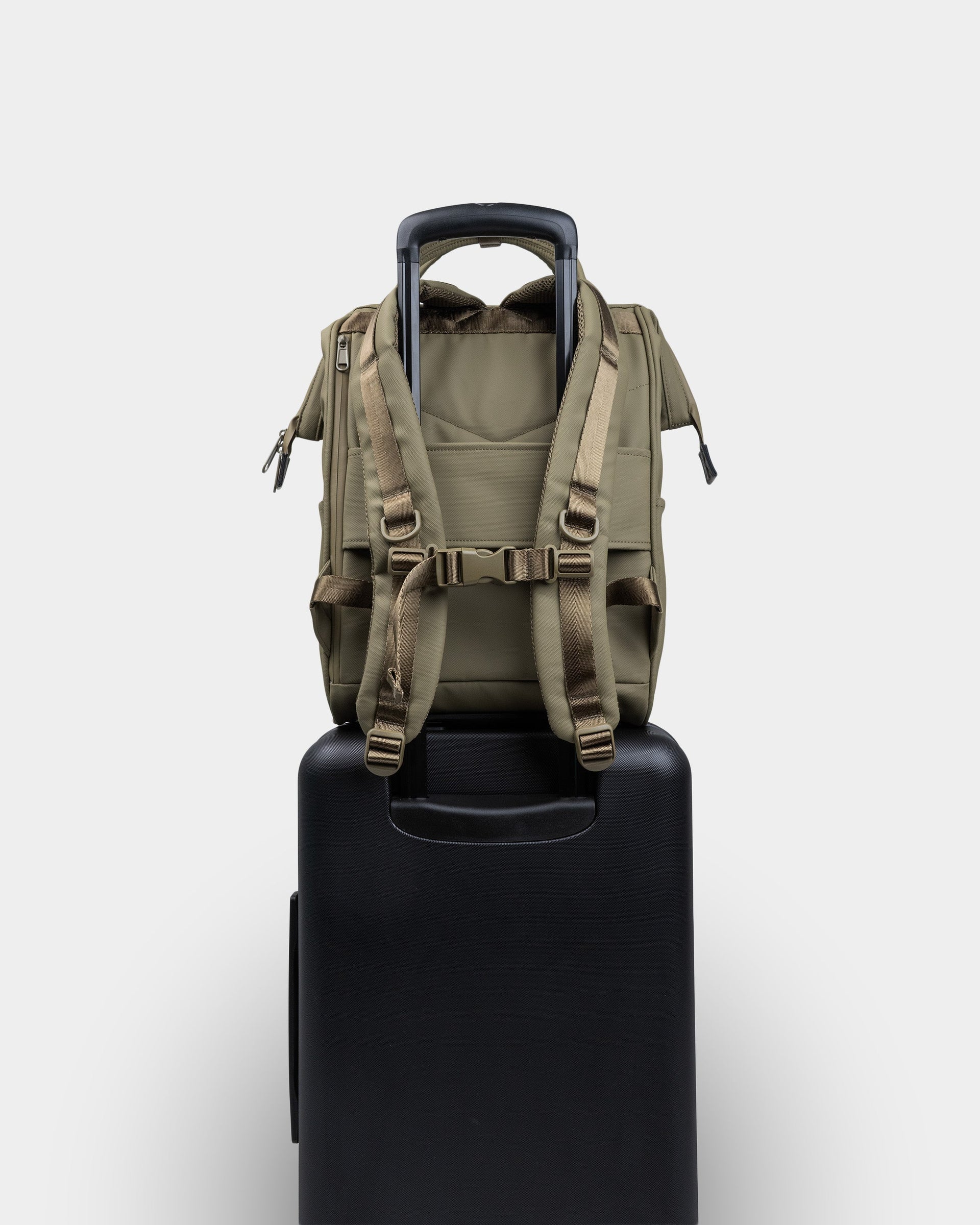 Cascade Standard Backpack – Modern Weather-Proof Travel Daypack