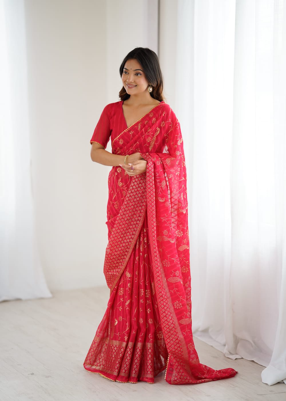 Lorenvalley Fashion Pink Solo Georgette Superb Finishing Foils Print & Fancy Zalar Lace in Border Saree with Blouse