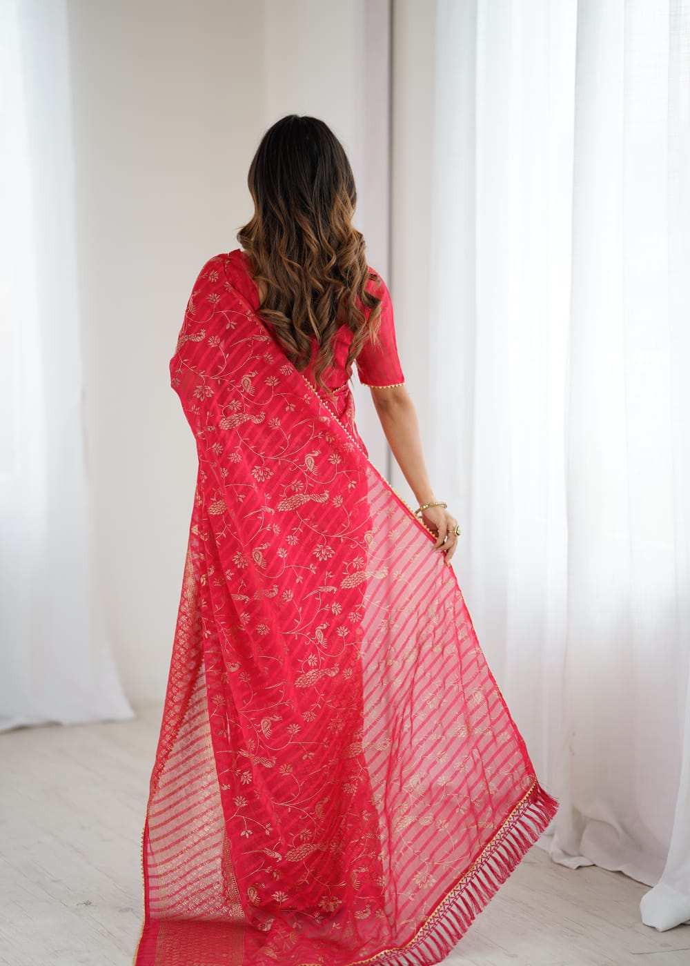 Lorenvalley Fashion Pink Solo Georgette Superb Finishing Foils Print & Fancy Zalar Lace in Border Saree with Blouse