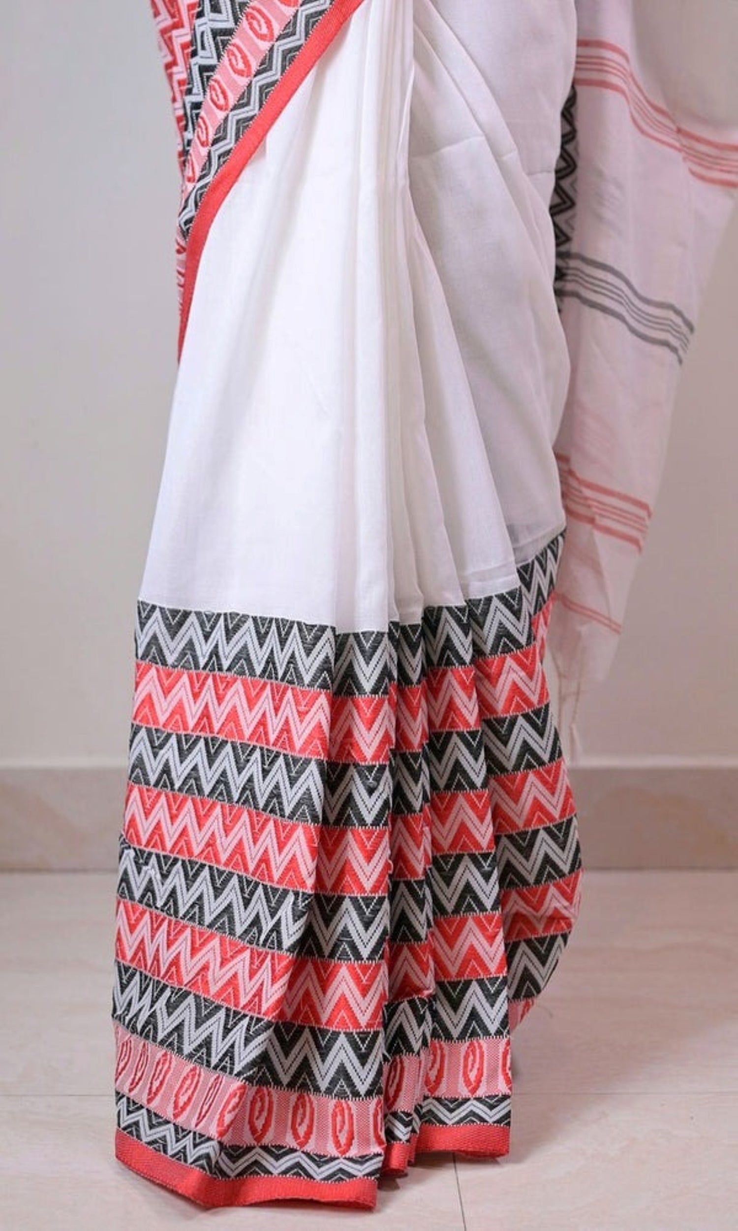 Piyari Fashion Handloom White Cotton Begampuri Saree
