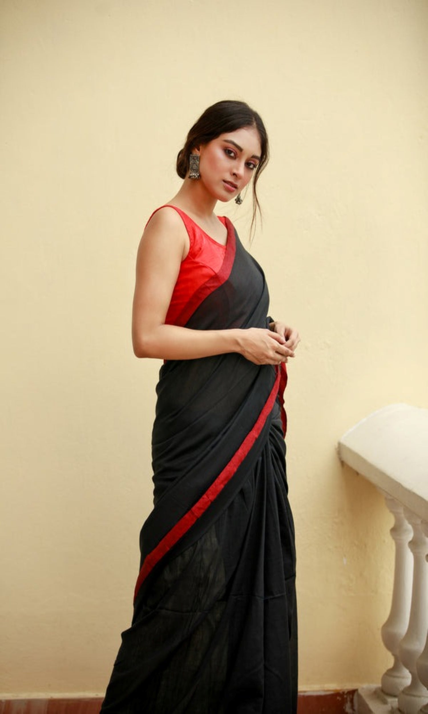 Piyari Fashion Handloom Black Cotton Saree