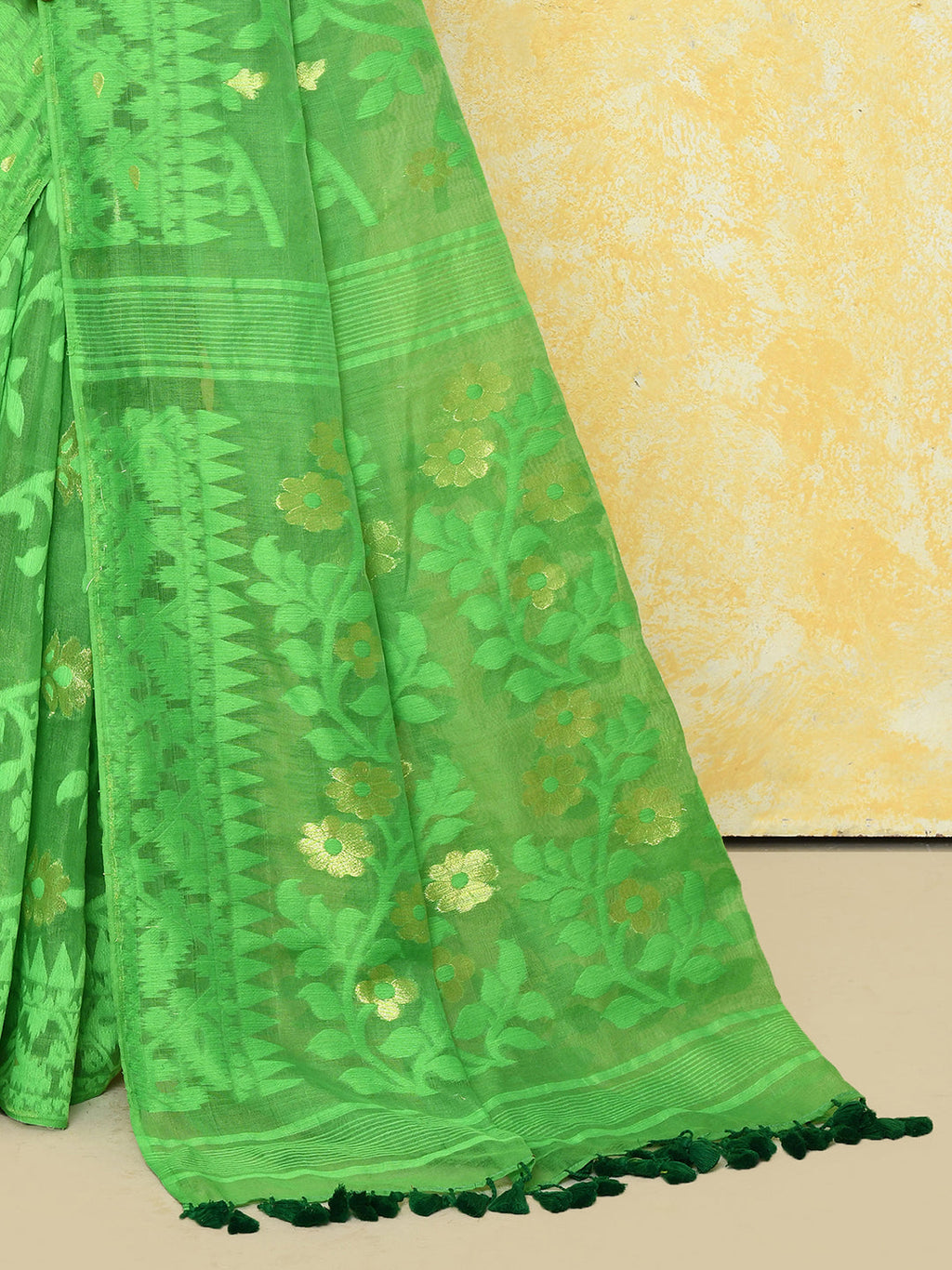 Green Cotton Silk Jamdani Saree with Elegant Weave