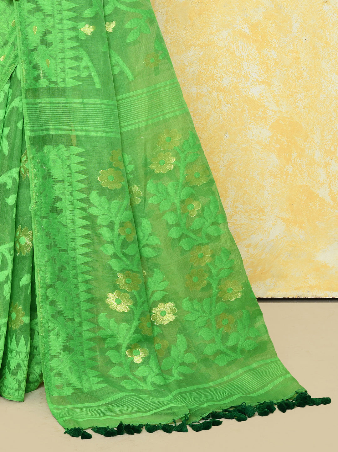 Green Cotton Silk Jamdani Saree with Elegant Weave