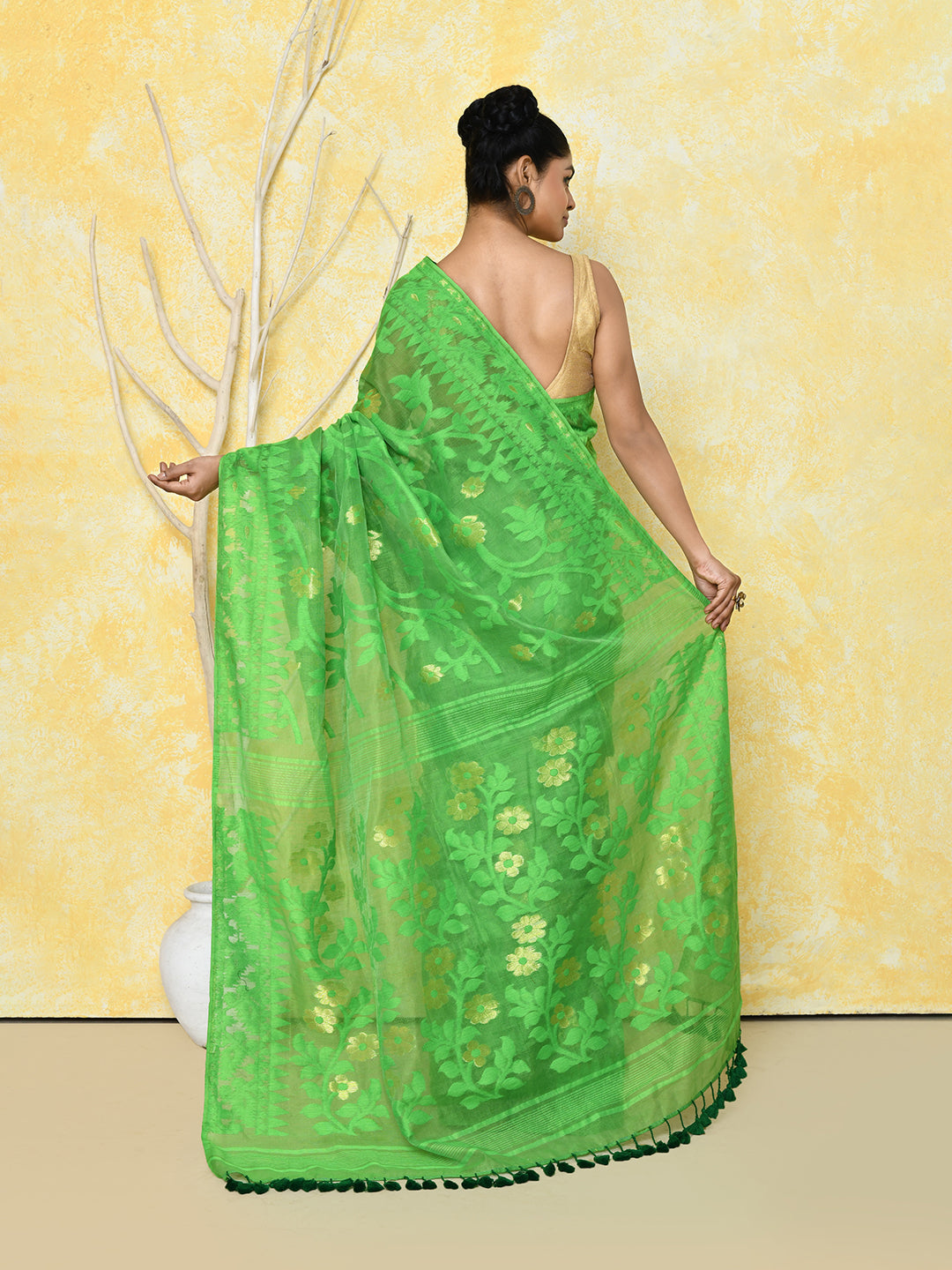 Green Cotton Silk Jamdani Saree with Elegant Weave