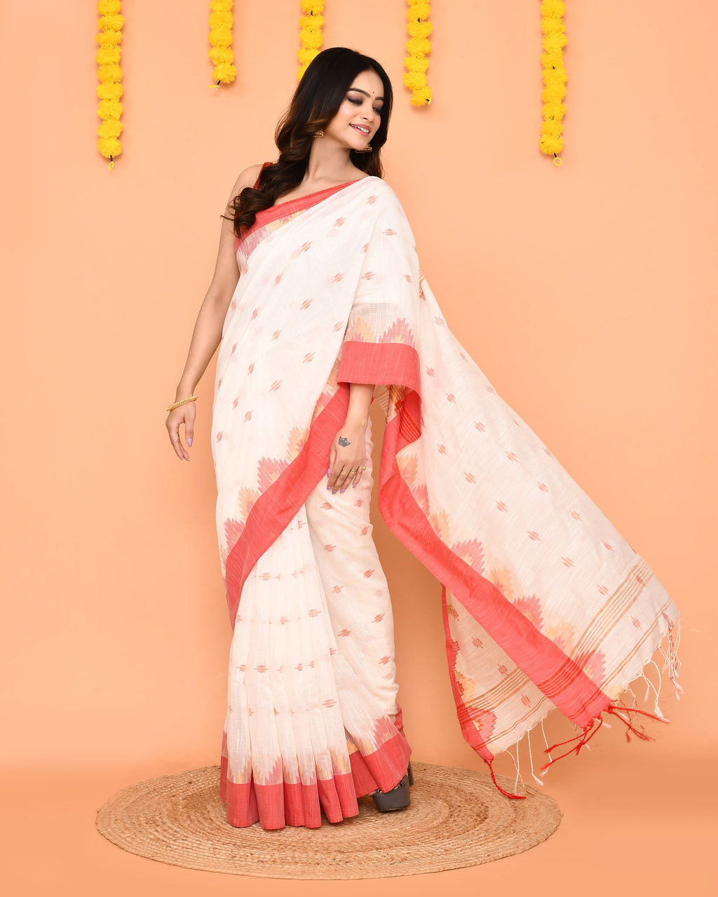 Piyari Fashion Women's White Cotton Blend Handloom Saree With Red Temple Border