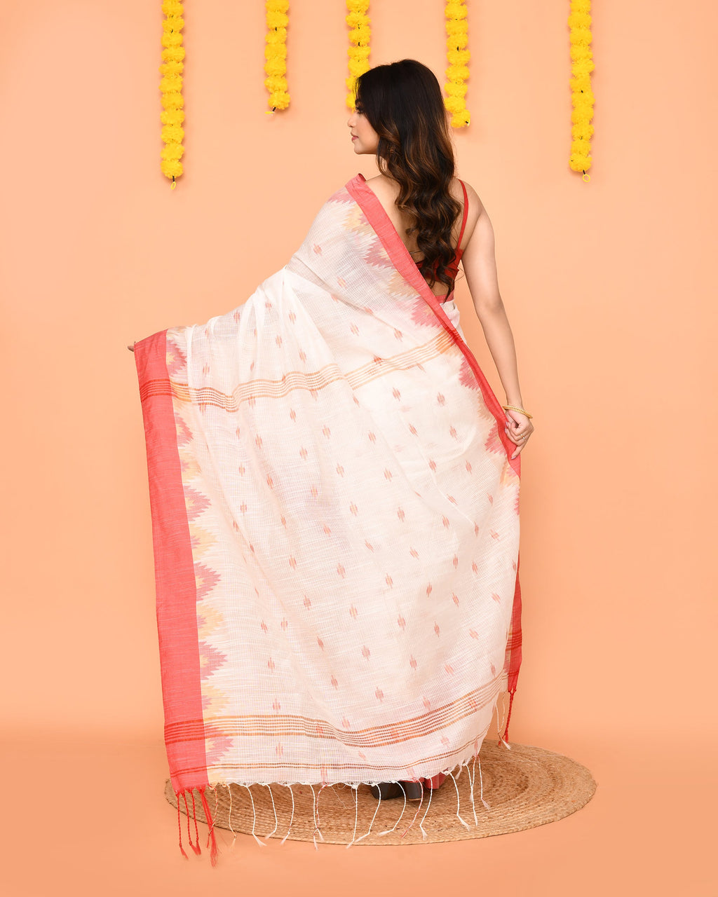 Piyari Fashion Women's White Cotton Blend Handloom Saree With Red Temple Border