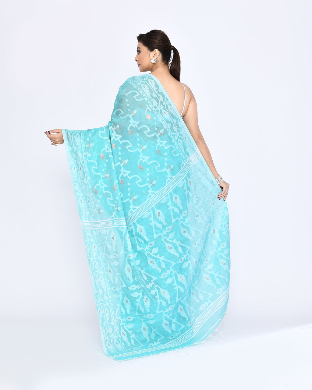 Aqua Embellished Cotton Blend Jamdani Saree with Traditional Motifs