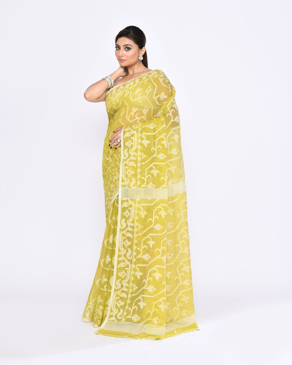 Straw embellished Jamdani style saree in a comfortable cotton blend fabric
