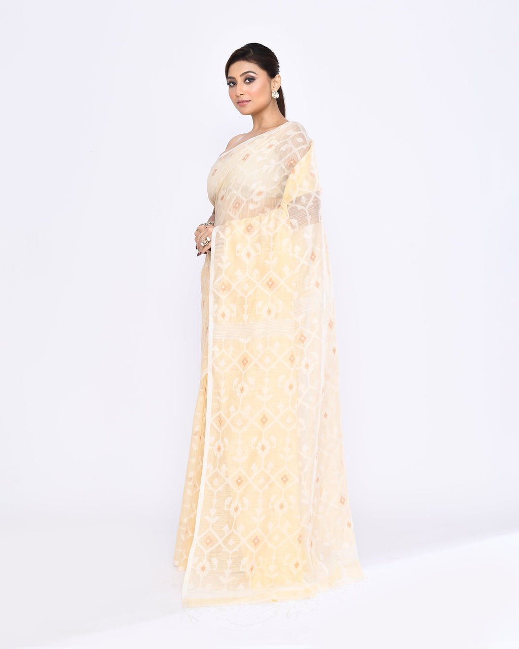 Cream Embellished Cotton Blend Jamdani Saree