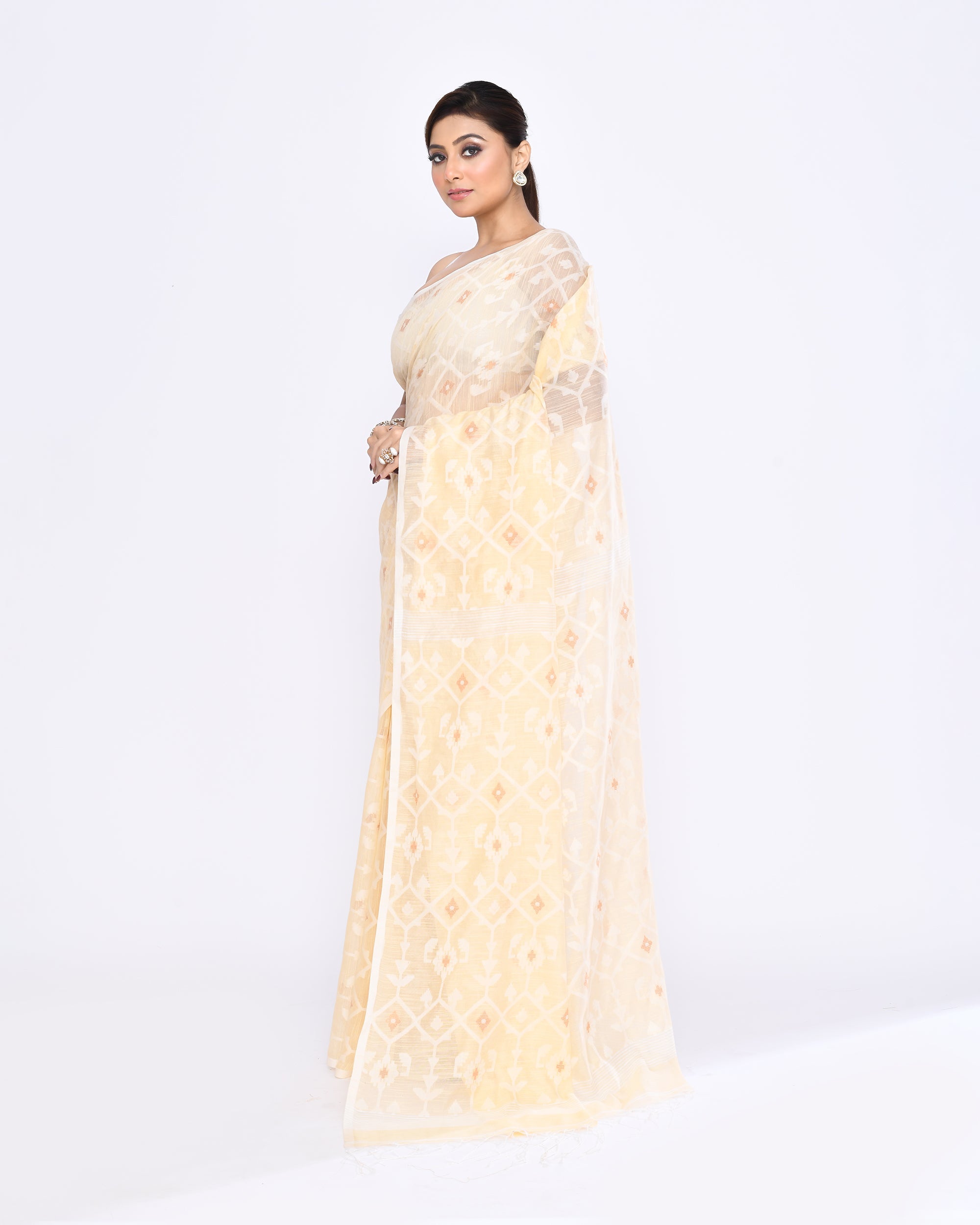Cream Embellished Cotton Blend Jamdani Saree