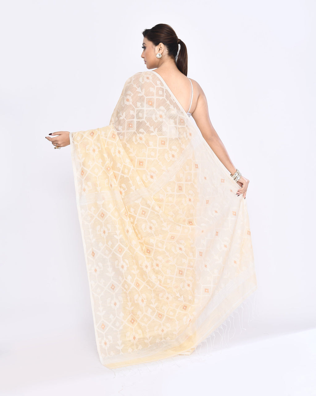 Cream Embellished Cotton Blend Jamdani Saree