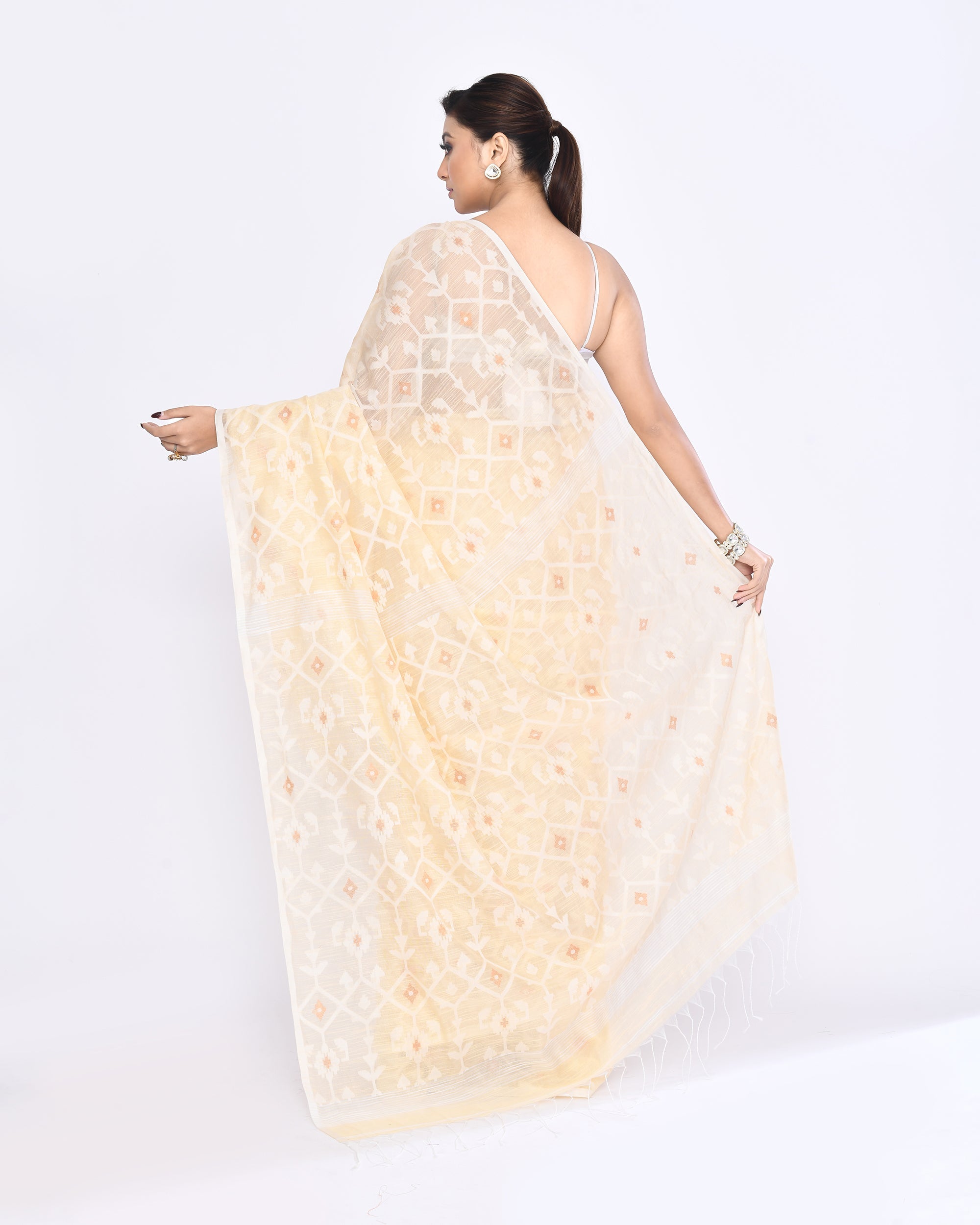 Cream Embellished Cotton Blend Jamdani Saree
