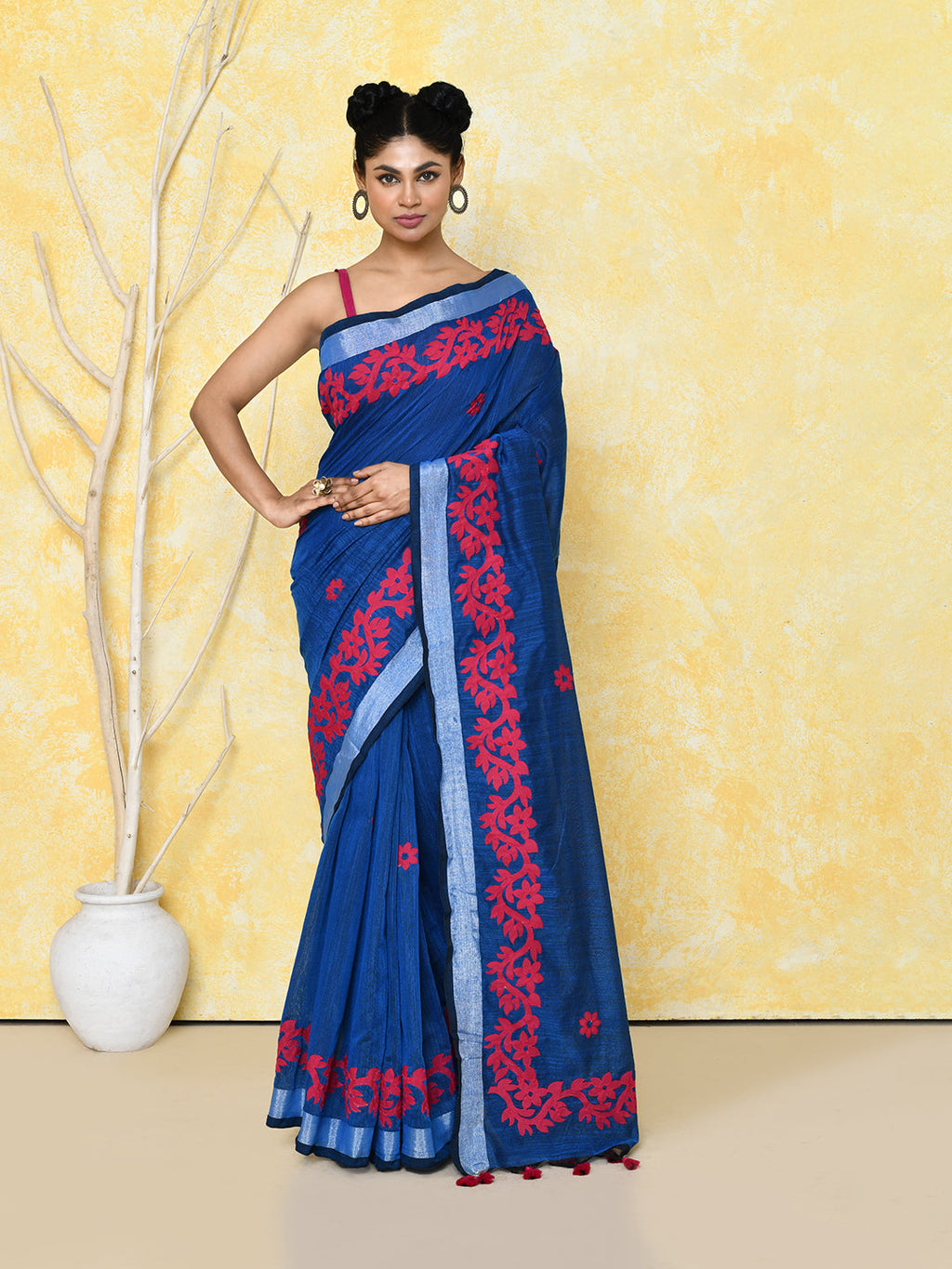 Piyari Fashion Women's Royal Blue Exclusive Applique Saree With Blouse Piece