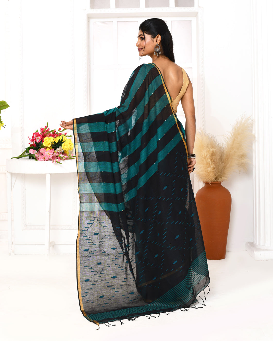 Piyari Fashion Women's Black Blue Cotton Handloom Jamdani Saree With Blouse