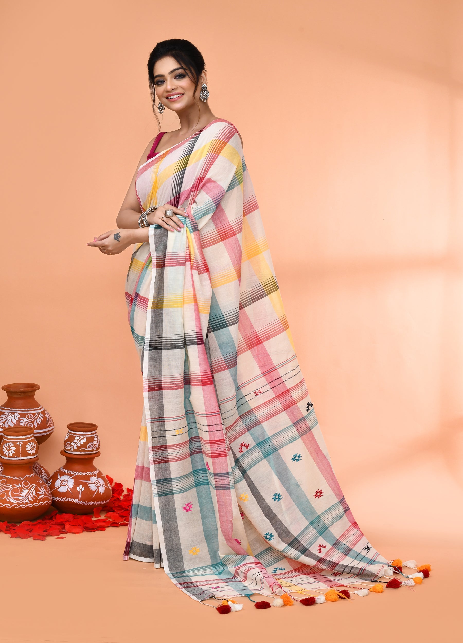 Piyari Fashion Women`s Off White Mul Cotton Handloom Jamdani Saree With Blouse