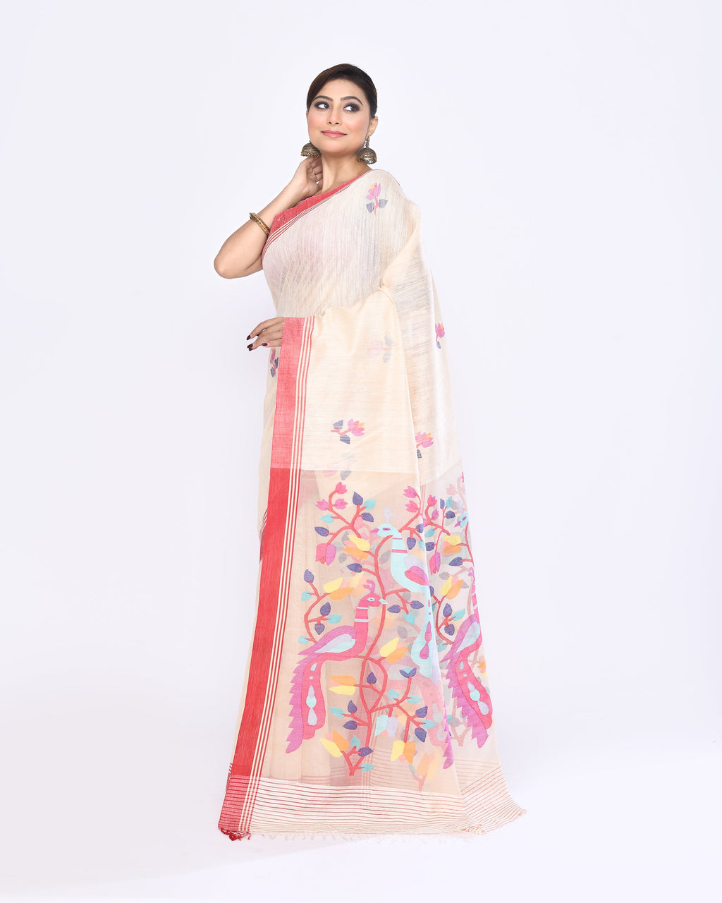 Off White Embellished Matka Silk Jamdani Saree