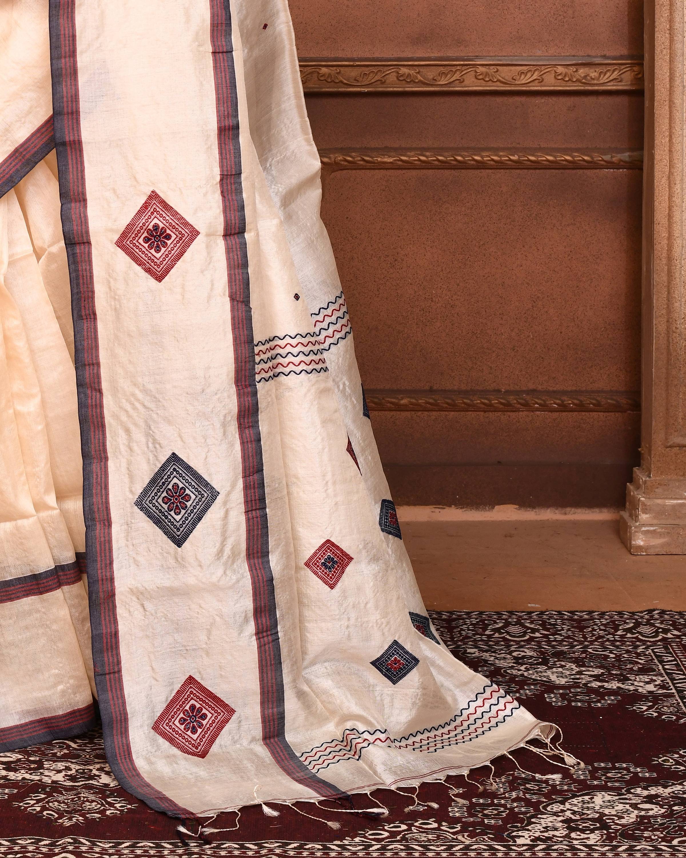 Off White Tussar Silk Jamdani Saree with Blouse Piece