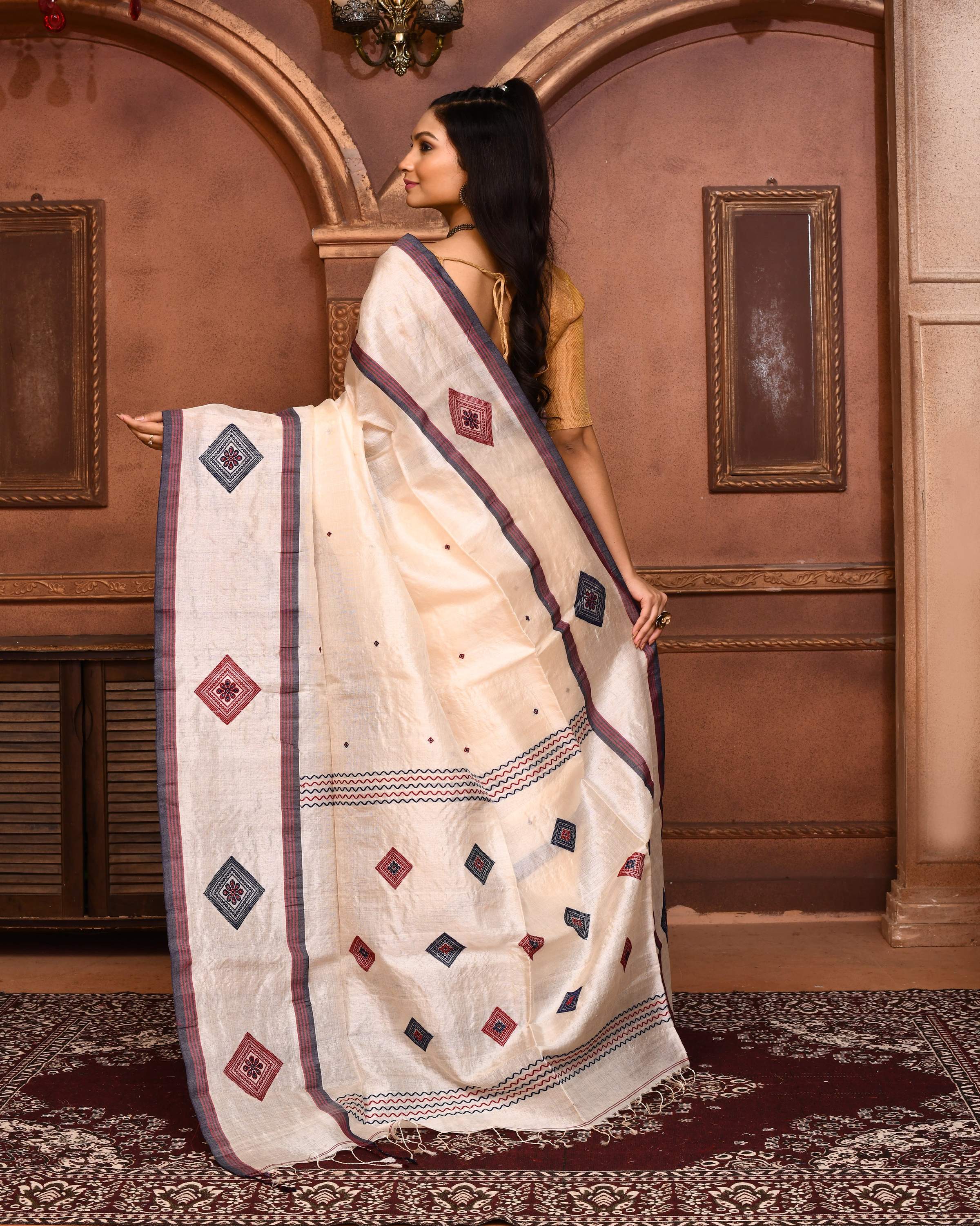 Off White Tussar Silk Jamdani Saree with Blouse Piece