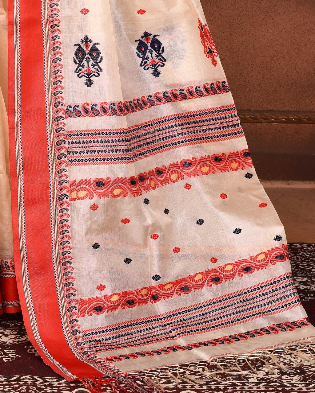 Piyari Fashion Off White Tussar Silk Jamdani Saree With Blouse Piece