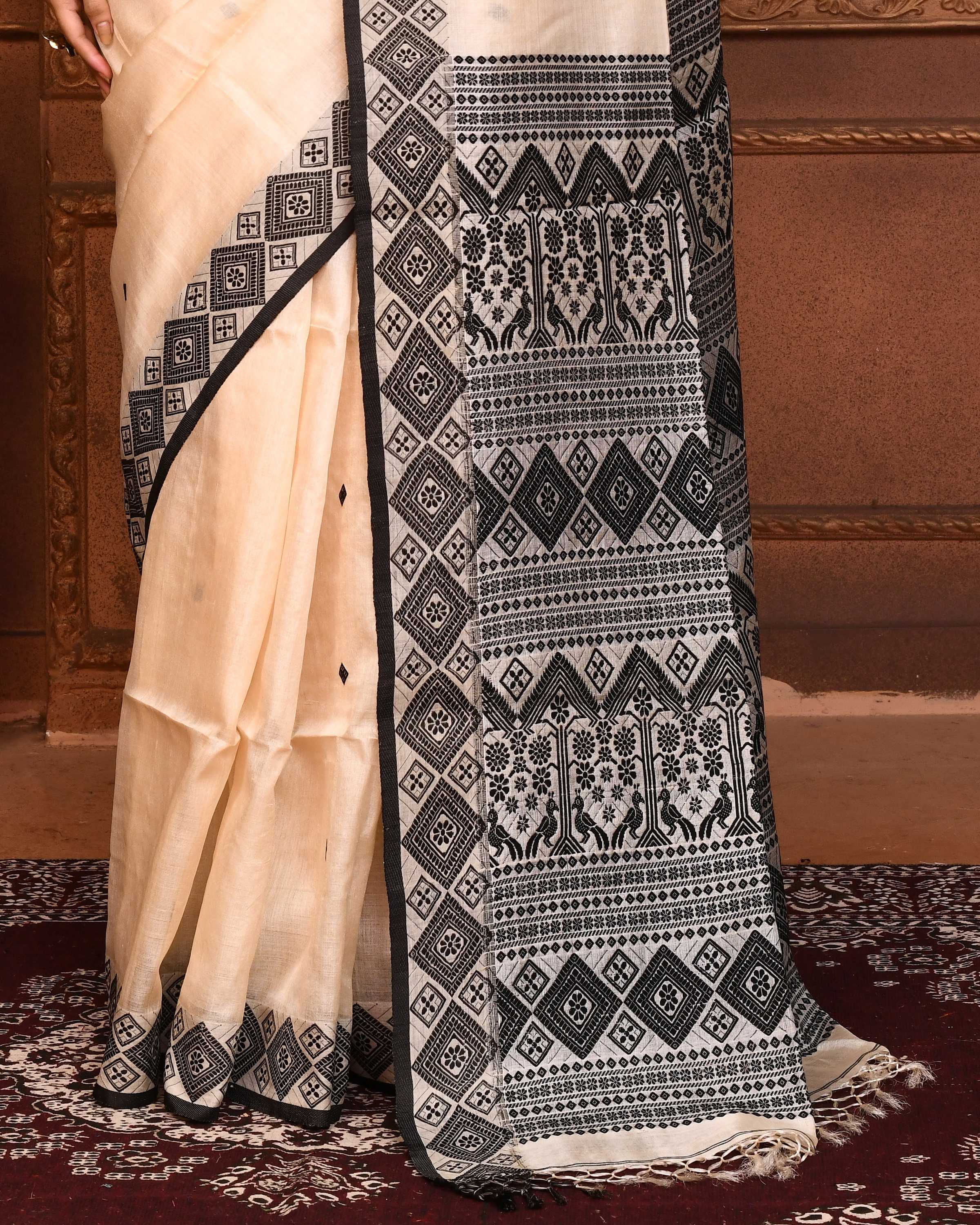 Off White Tussar Silk Jamdani Saree with Blouse Piece