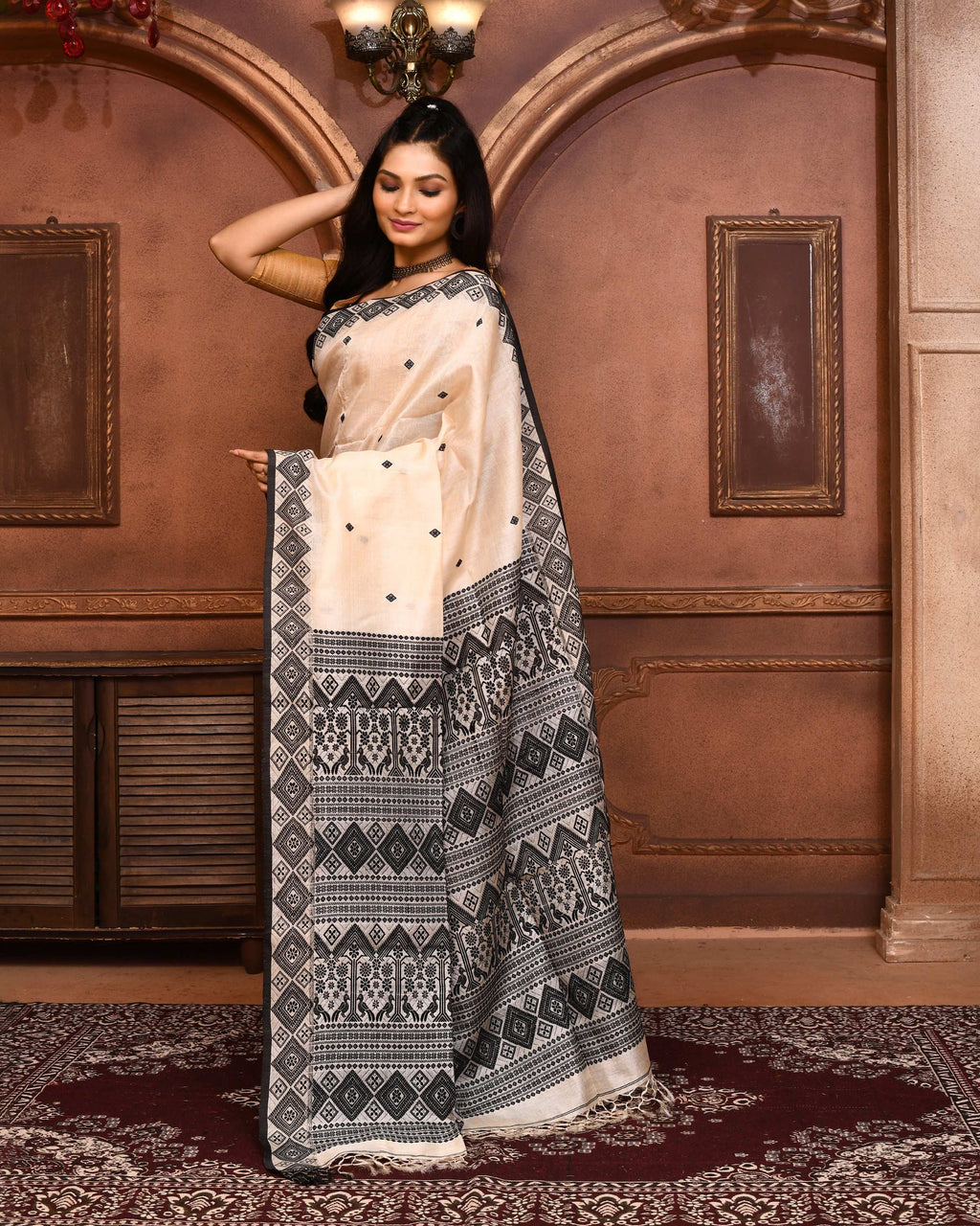 Off White Tussar Silk Jamdani Saree with Blouse Piece