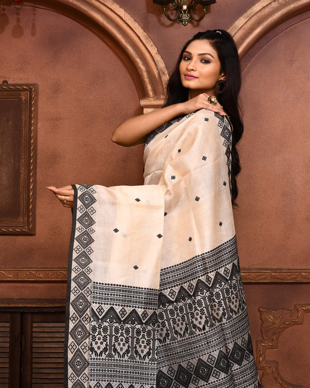 Off White Tussar Silk Jamdani Saree with Blouse Piece