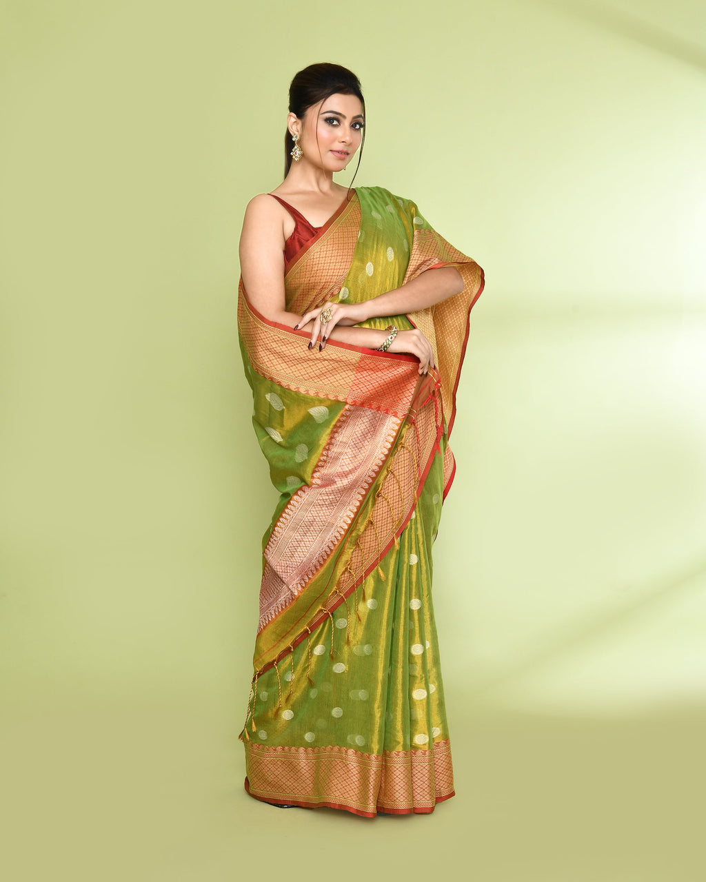 Parrot Green Dual Tone Handloom Tissue Jamdani Saree