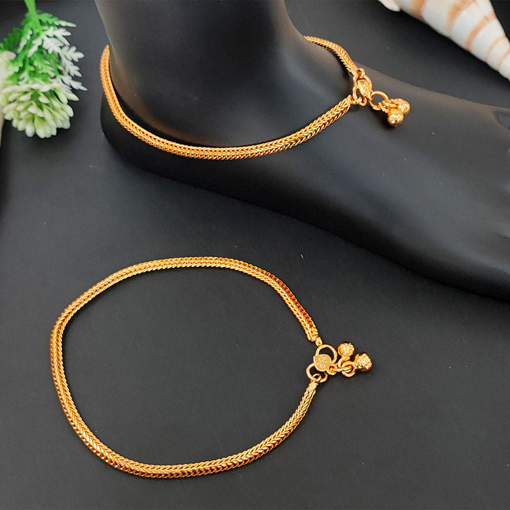 Gold-tone linked-chain pattern payal resting on a neutral background