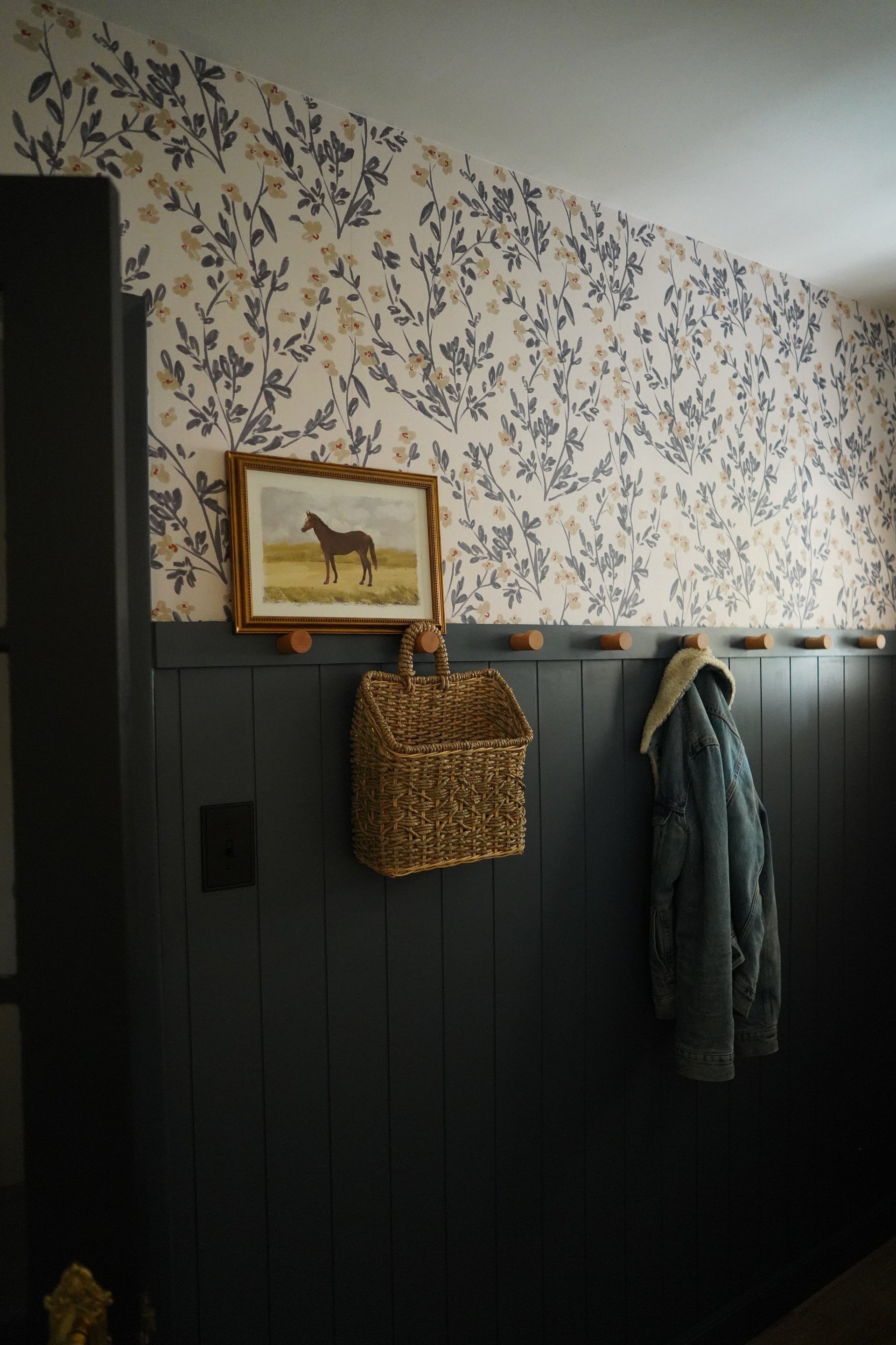Edith Floral Wallpaper: Modern Farmhouse Taupe Wall Art