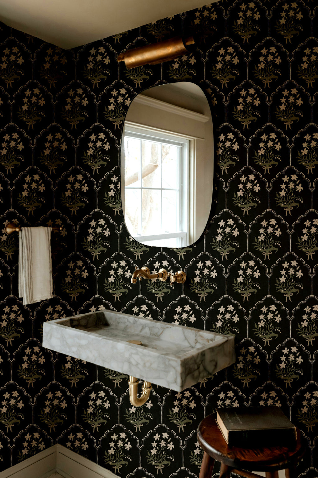 Oren Floral Wallpaper, Traditional Peel and Stick Wall Decor