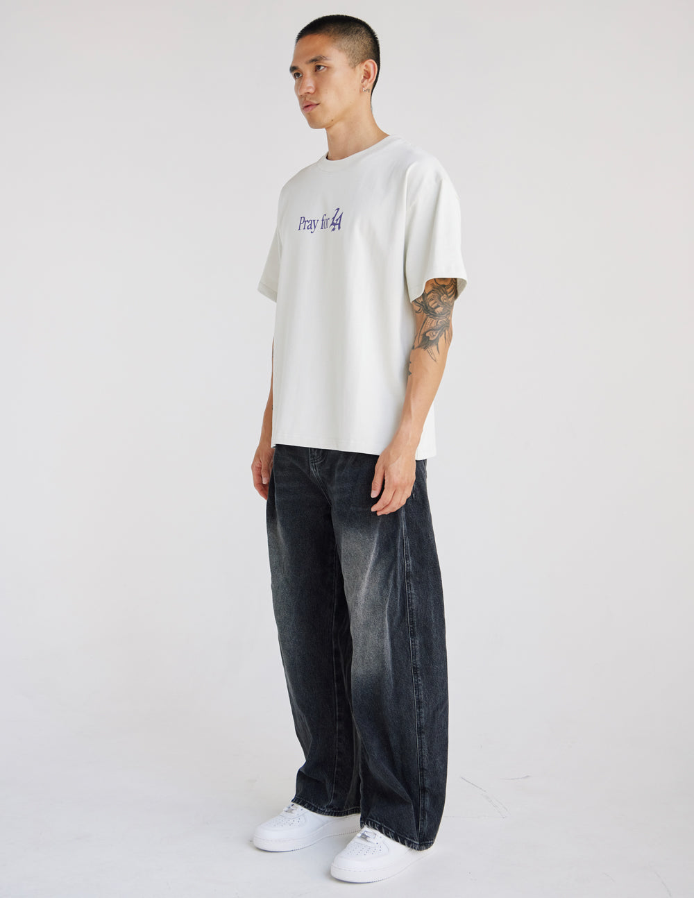 Pray for Los Angeles Heavyweight Tee - Oversized Streetwear Graphic