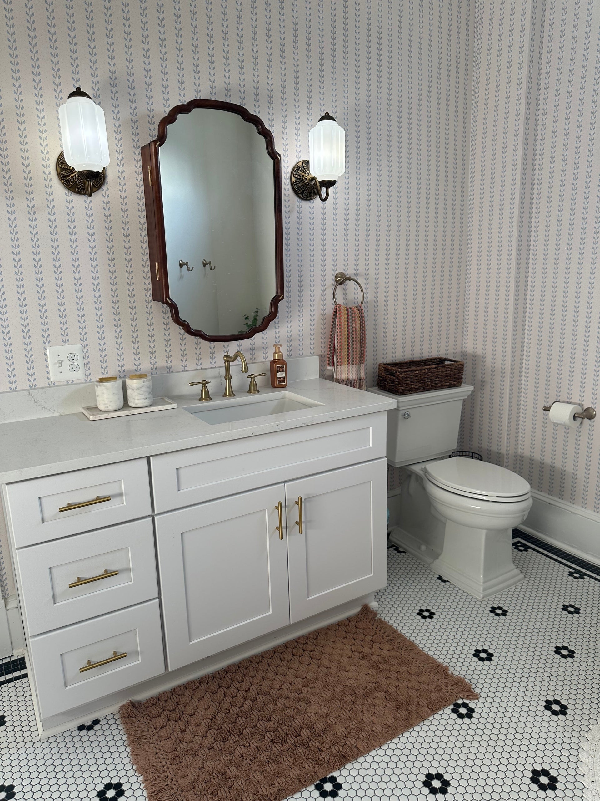Francesca Geometric Wallpaper in Sage-Green and Beige