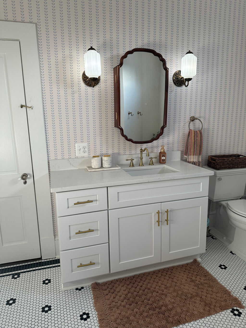 Francesca Geometric Wallpaper in Sage-Green and Beige