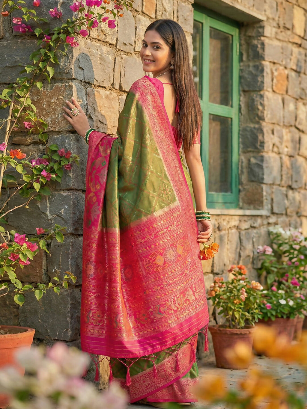 Mehndi Pochampally Silk Saree with Matching Blouse Piece