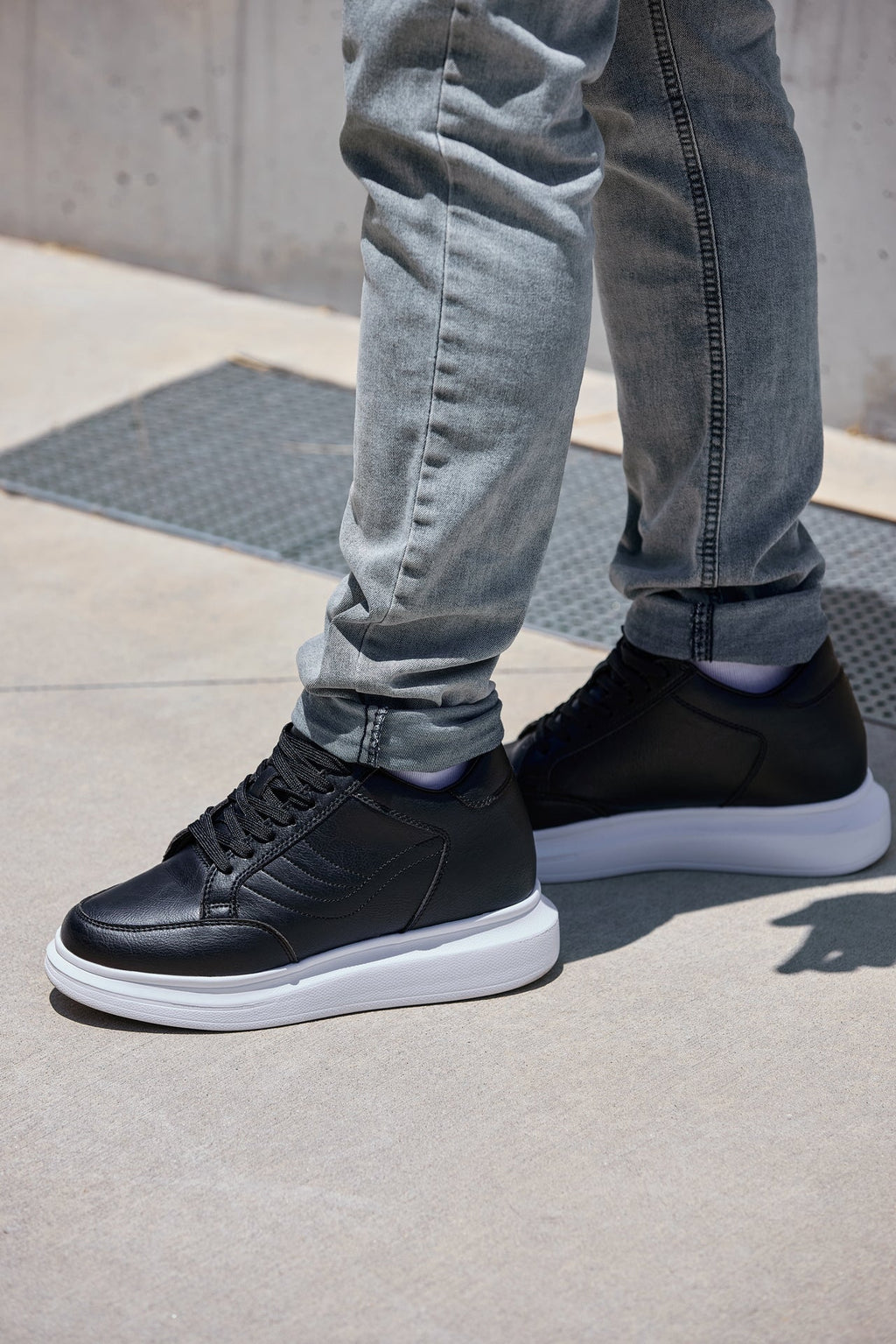 CALTO - Q510 - 2.6 Inches Taller Lightweight (Black/White Sole) - Chunky Sole Sneakers