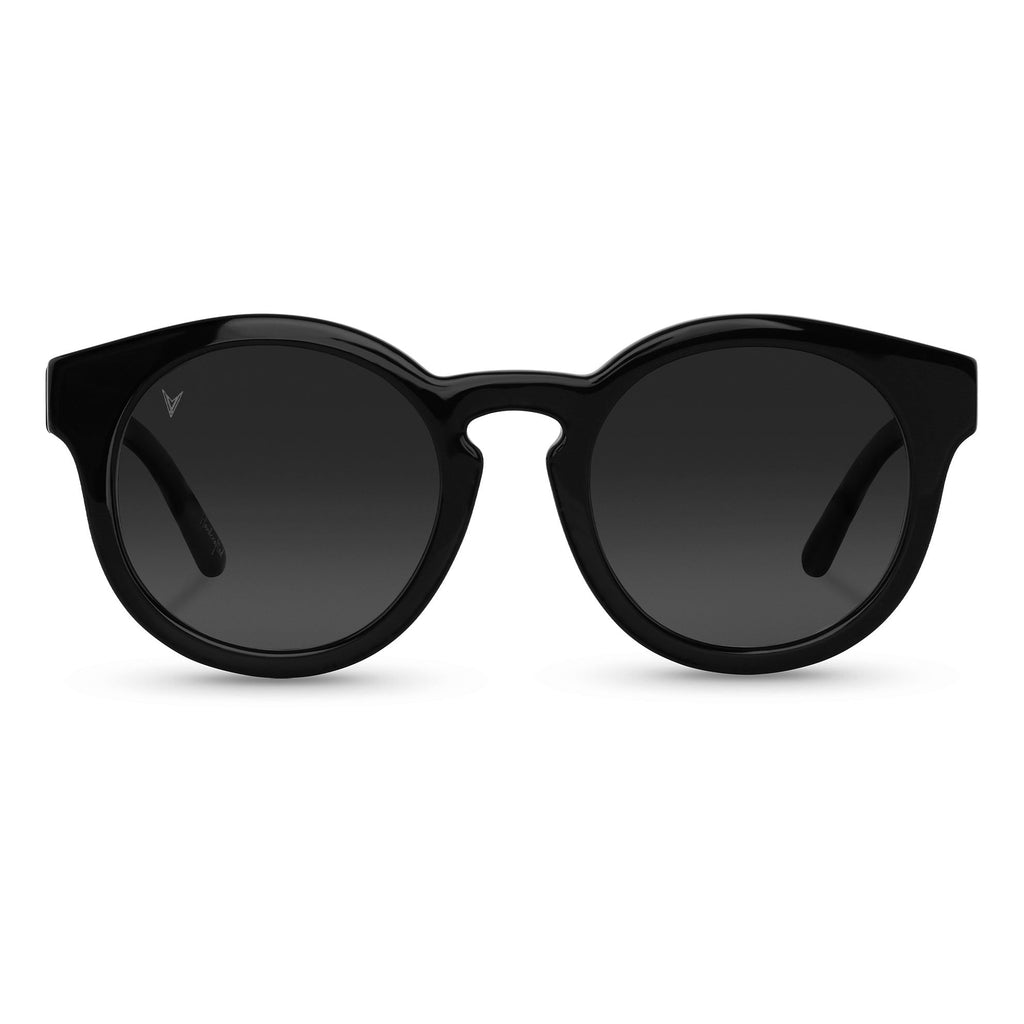 The Quinn sunglasses in Jet Black featuring Italian acetate frames and smoke gradient polarized lenses.