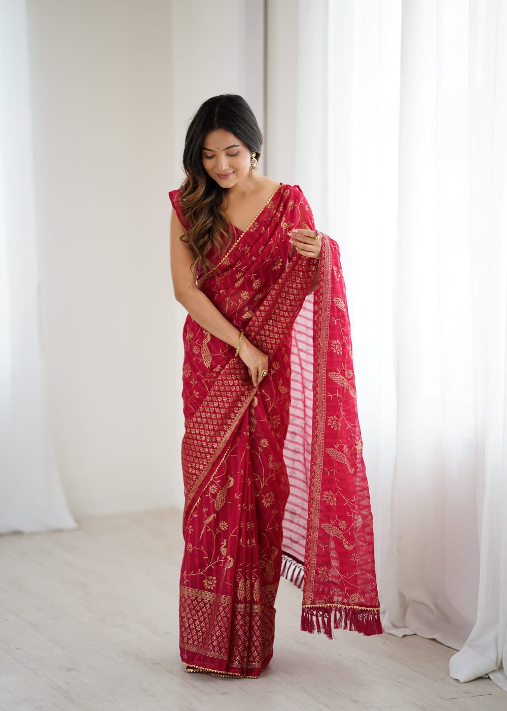 Lorenvalley Fashion Red Solo Georgette Superb Finishing Foils Print & Fancy Zalar Lace in Border Saree with Blouse