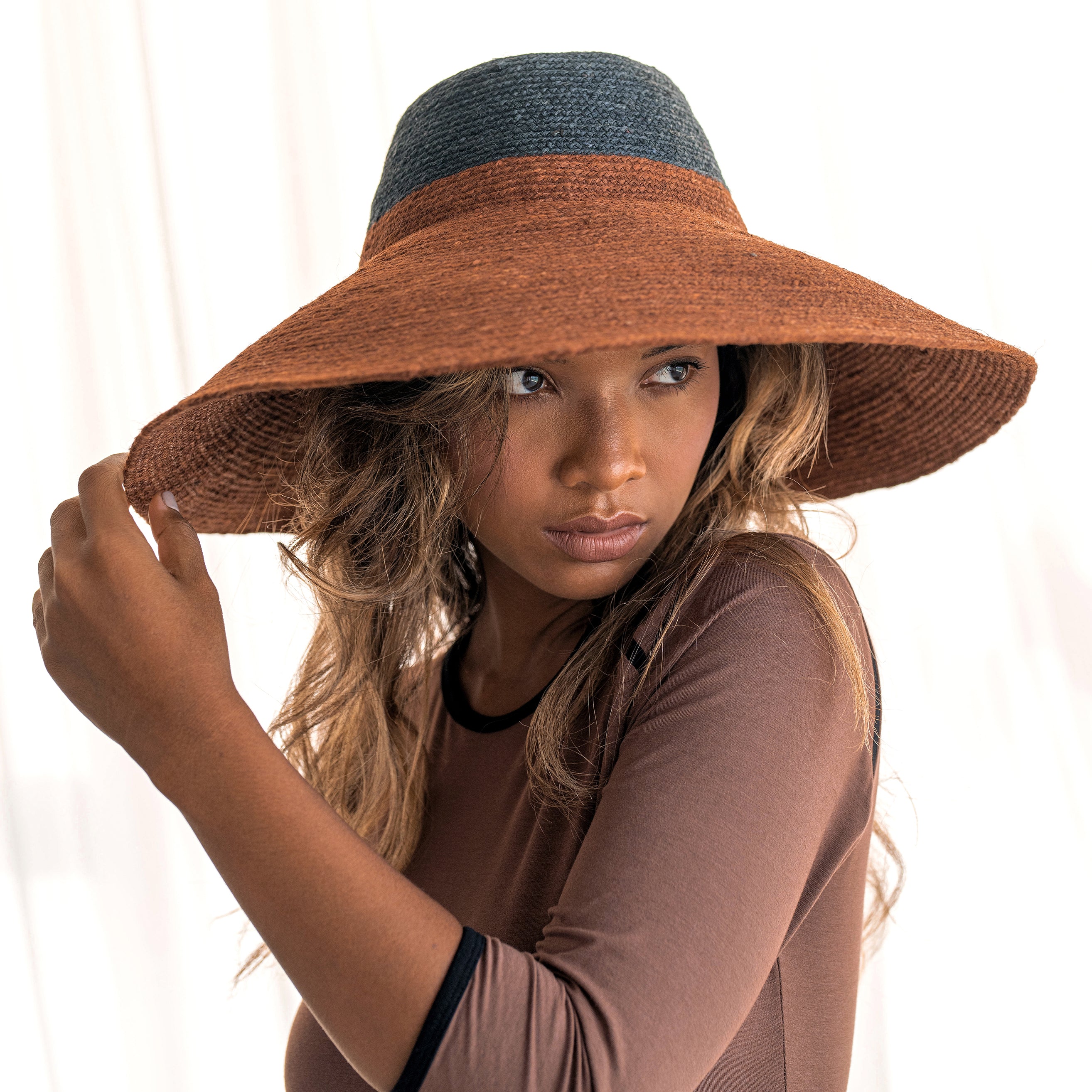 The Riri Duo Jute Straw Hat in Burnt Sienna & Black