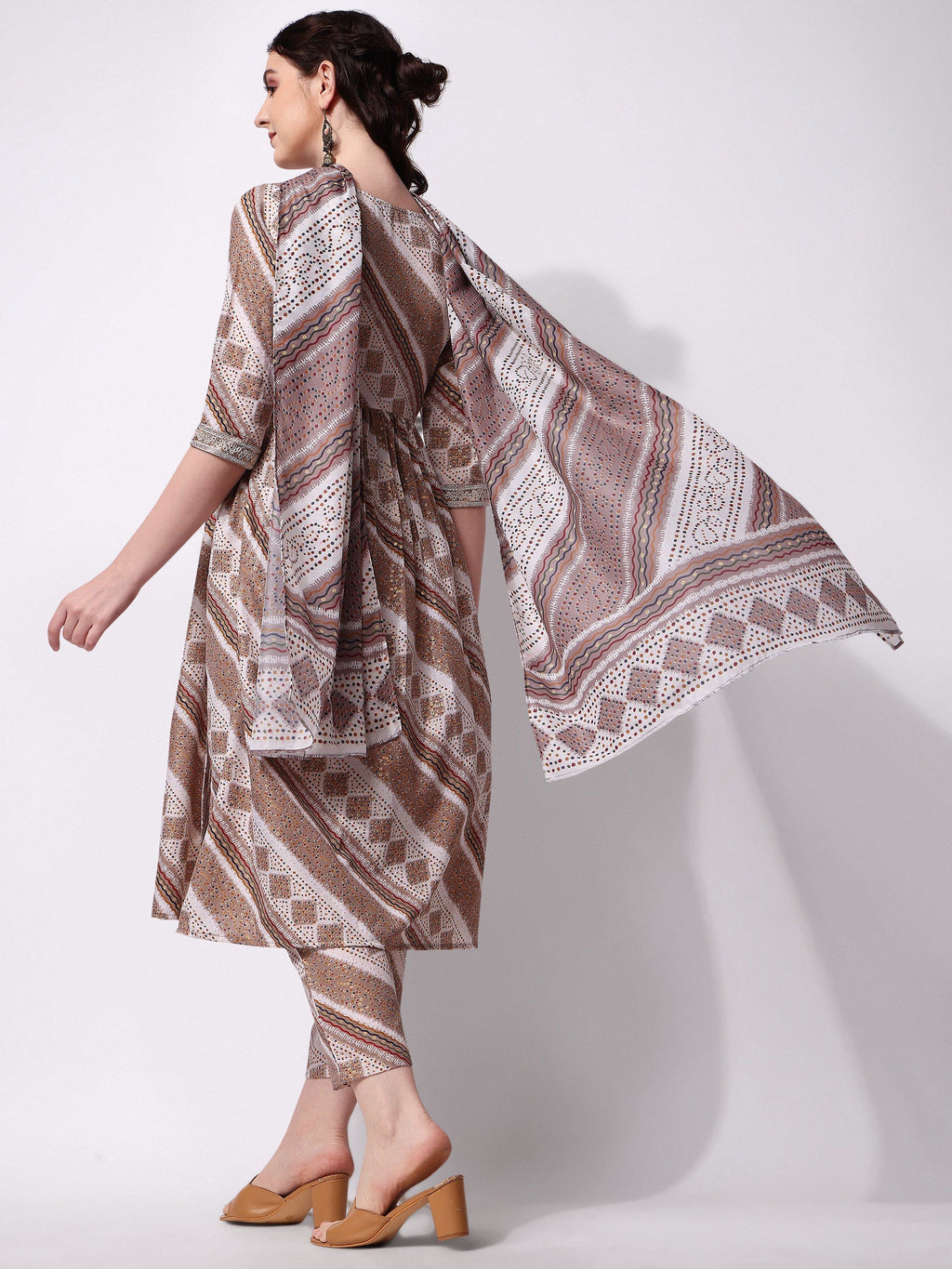 Nayra Cut Embroidered Kurta Pant and Dupatta Set