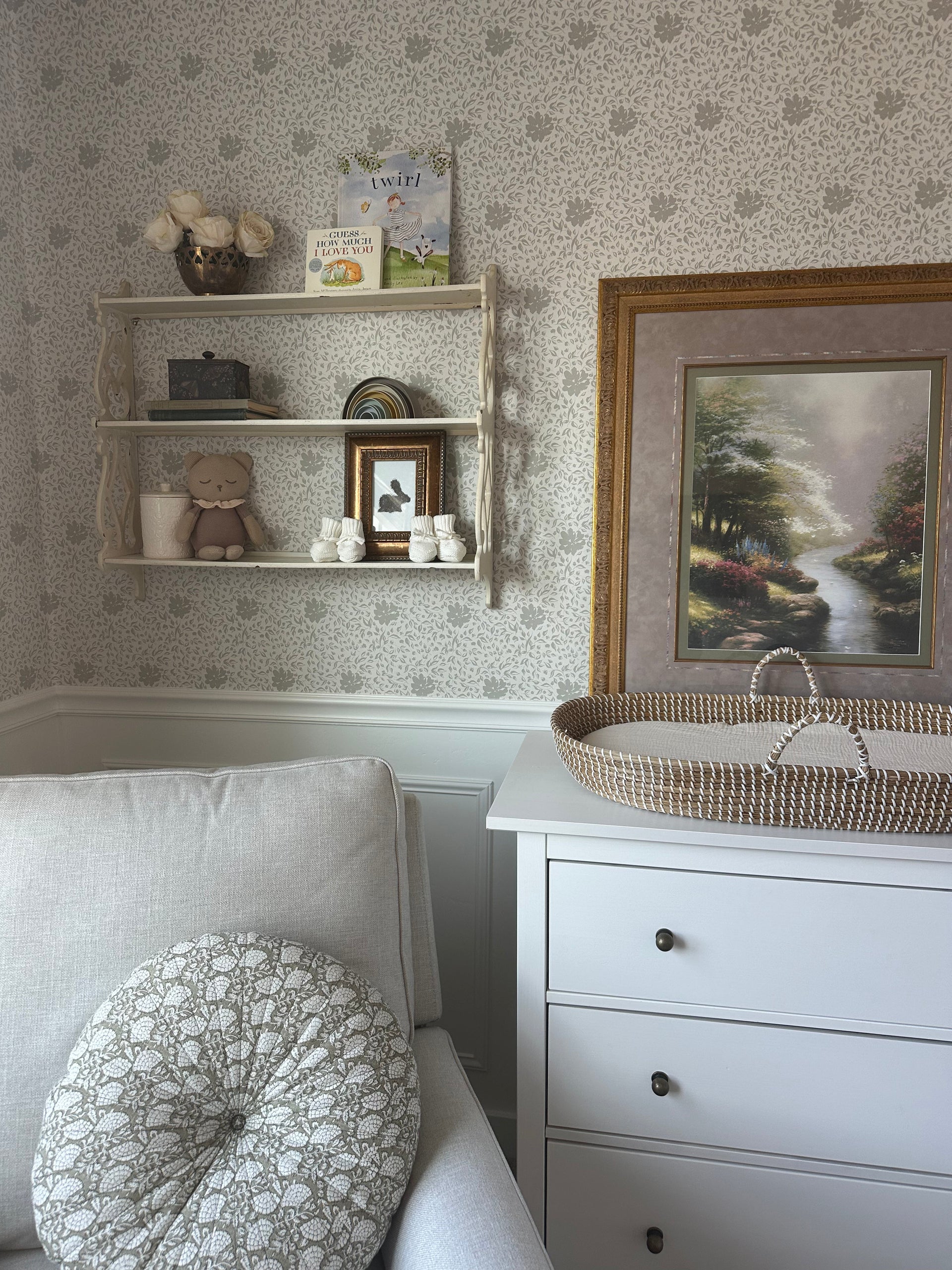 Layla Floral Wallpaper - Sage-Green & Off-White Traditional