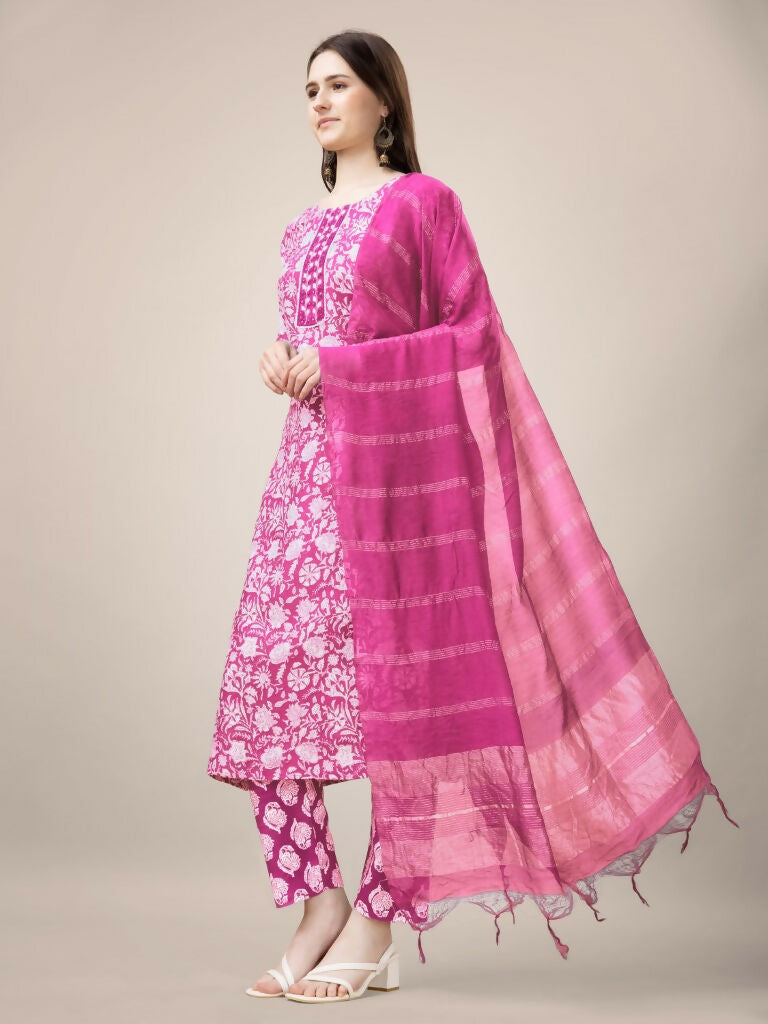 Women's Pink Rayon Printed Kurta Set with Lace and Embroidery